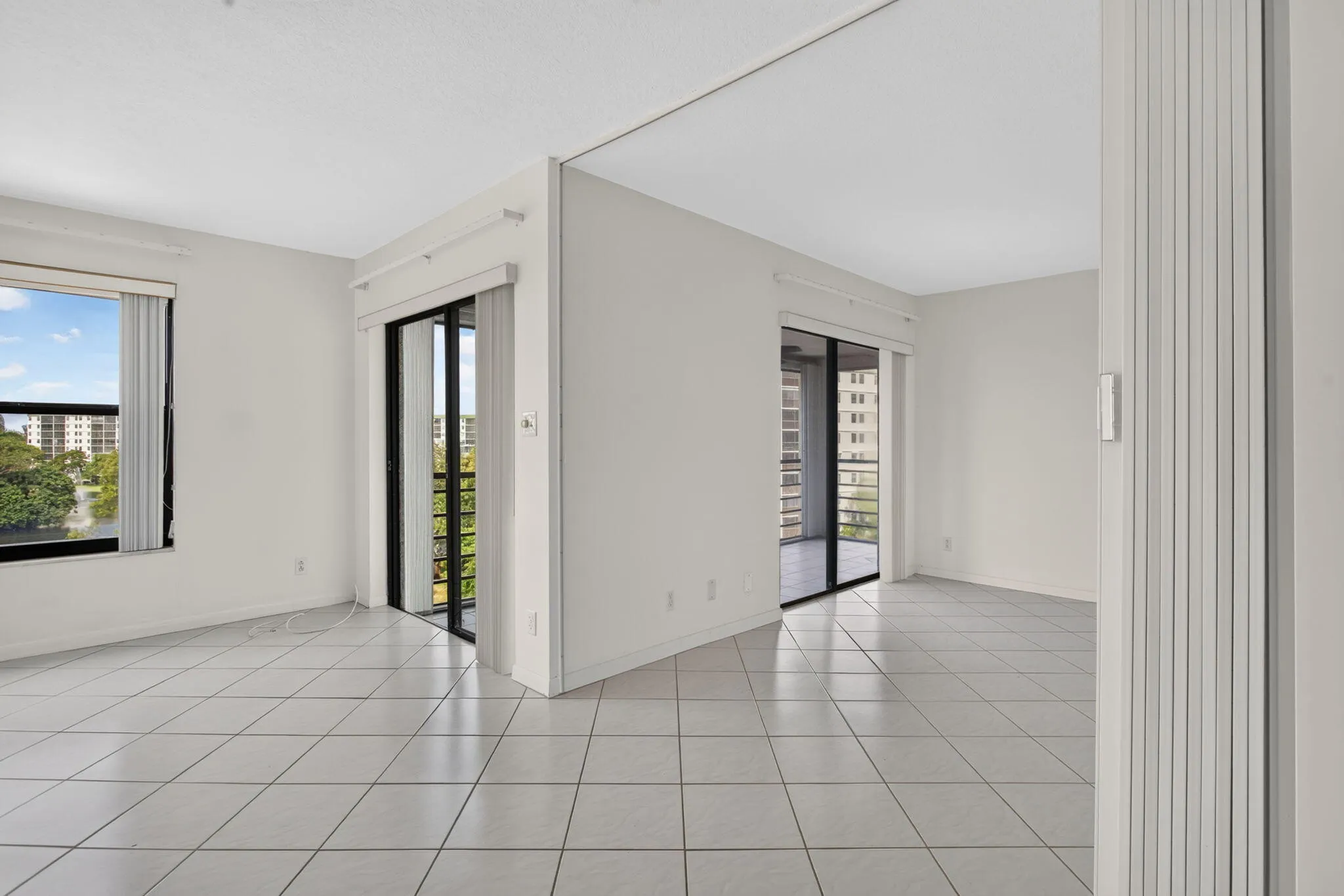 2309 S CYPRESS BEND Drive #611D