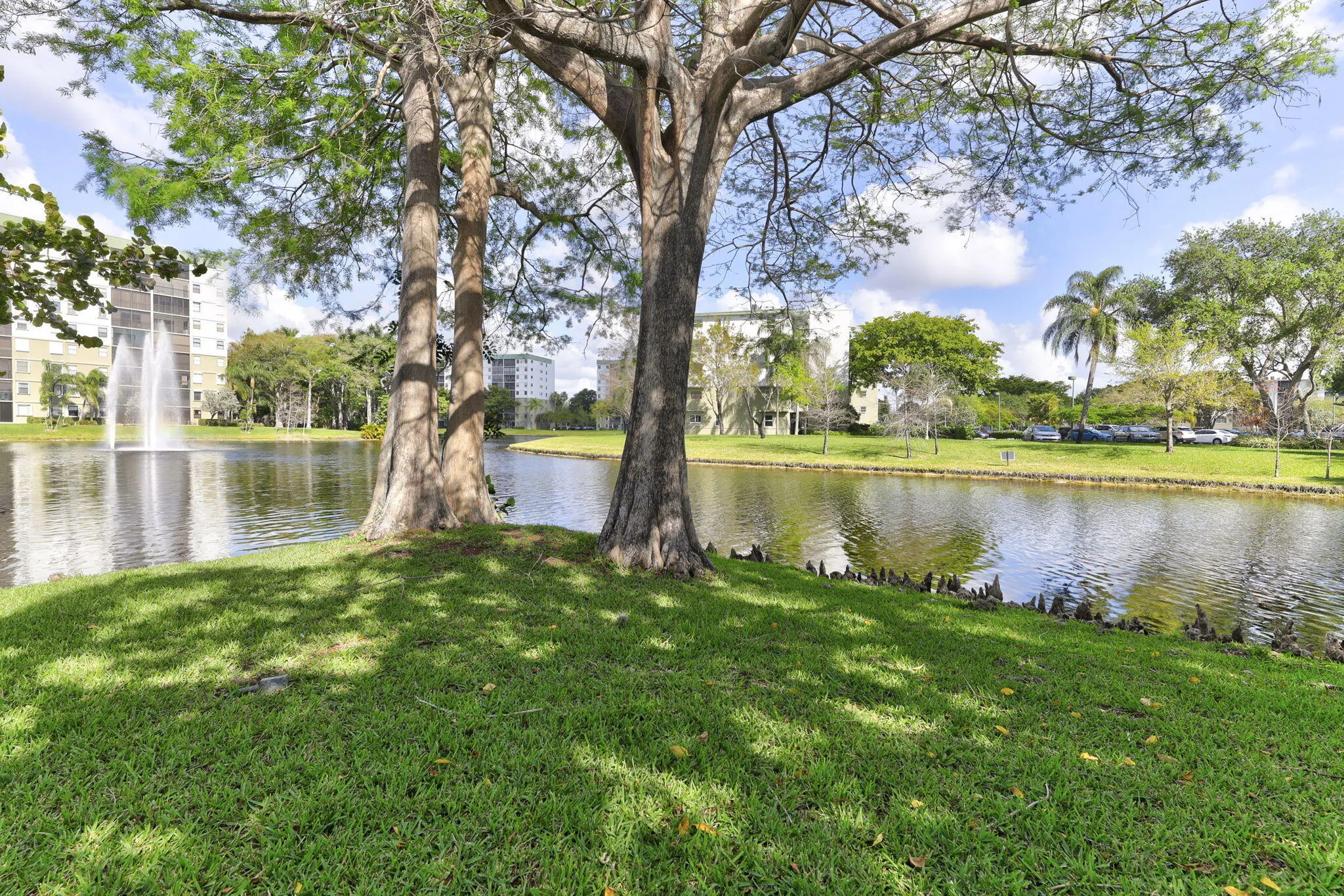 2309 S CYPRESS BEND Drive #611D