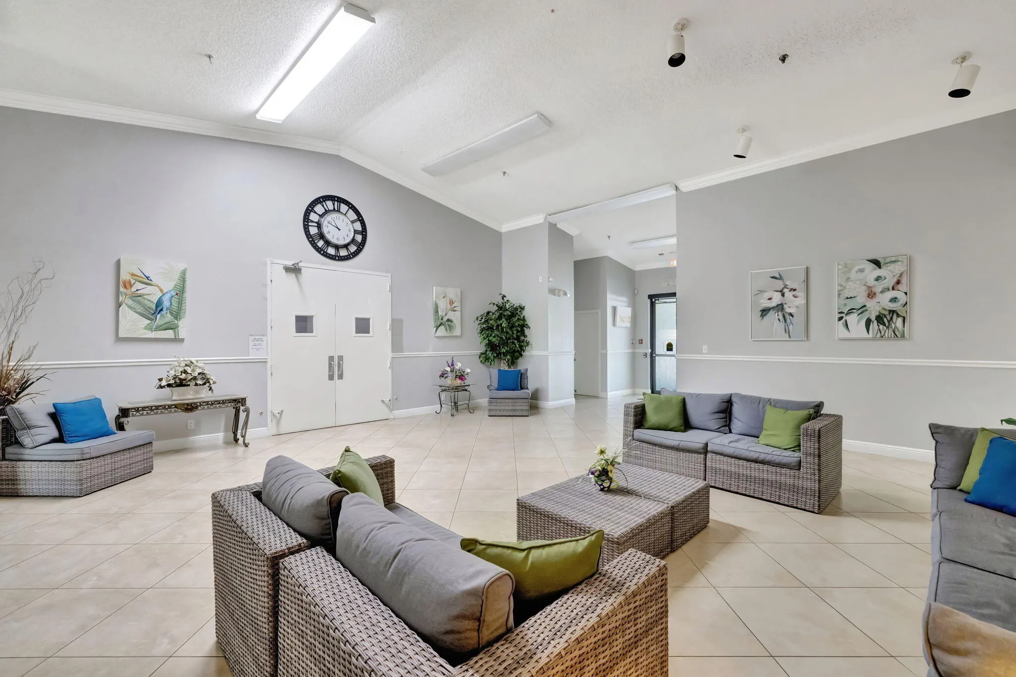 2309 S CYPRESS BEND Drive #611D