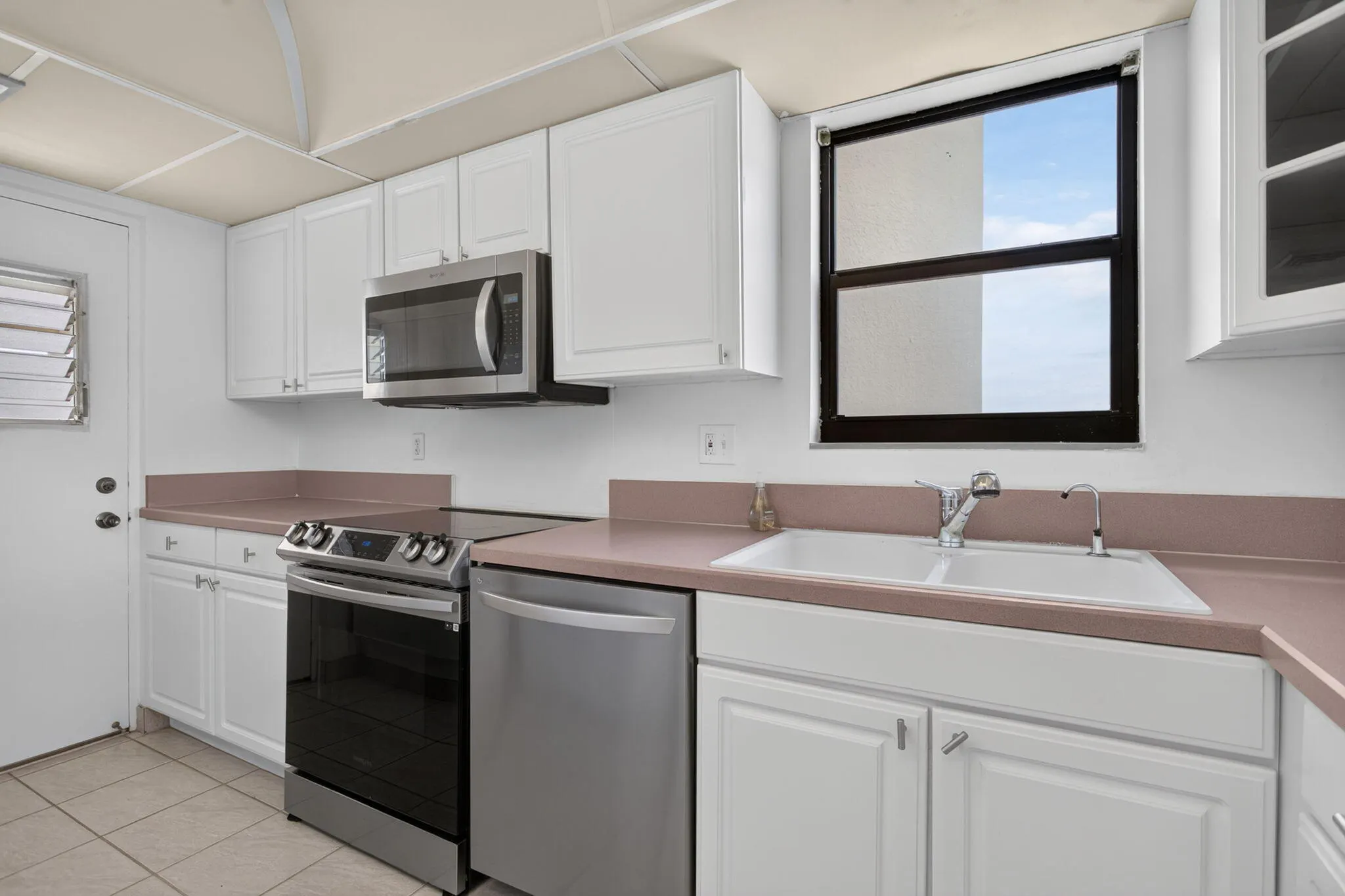 2309 S CYPRESS BEND Drive #611D