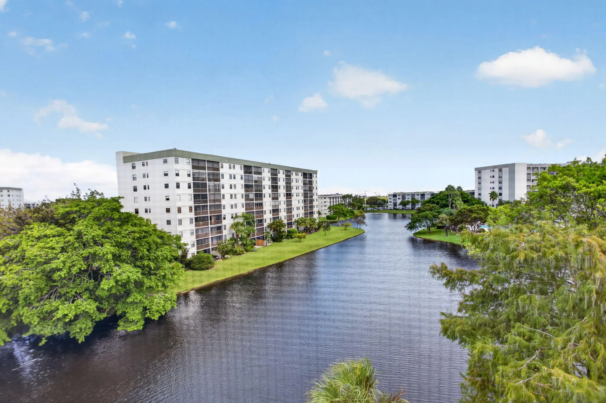 2309 S CYPRESS BEND Drive #611D
