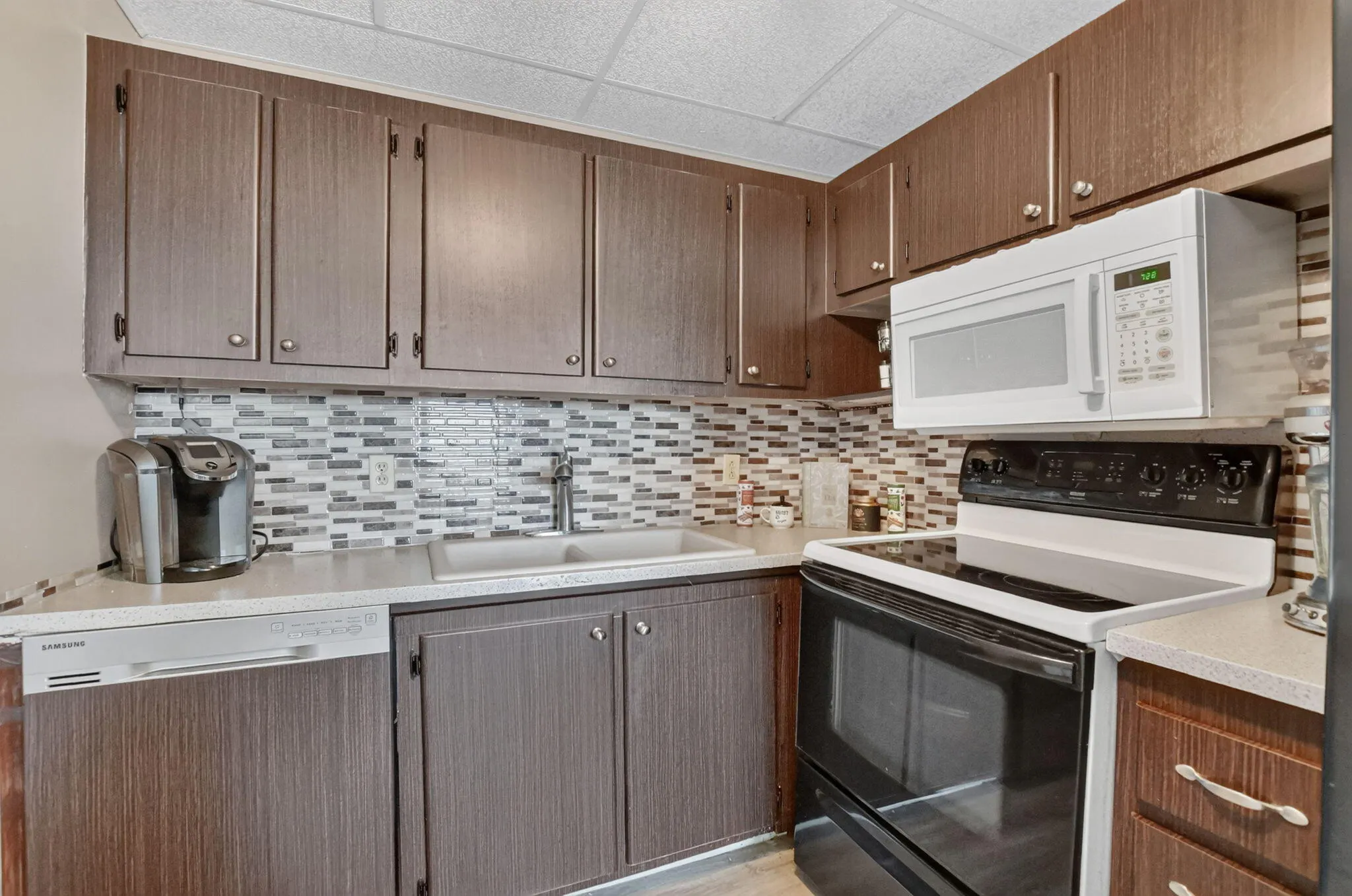 4075 Harwood F