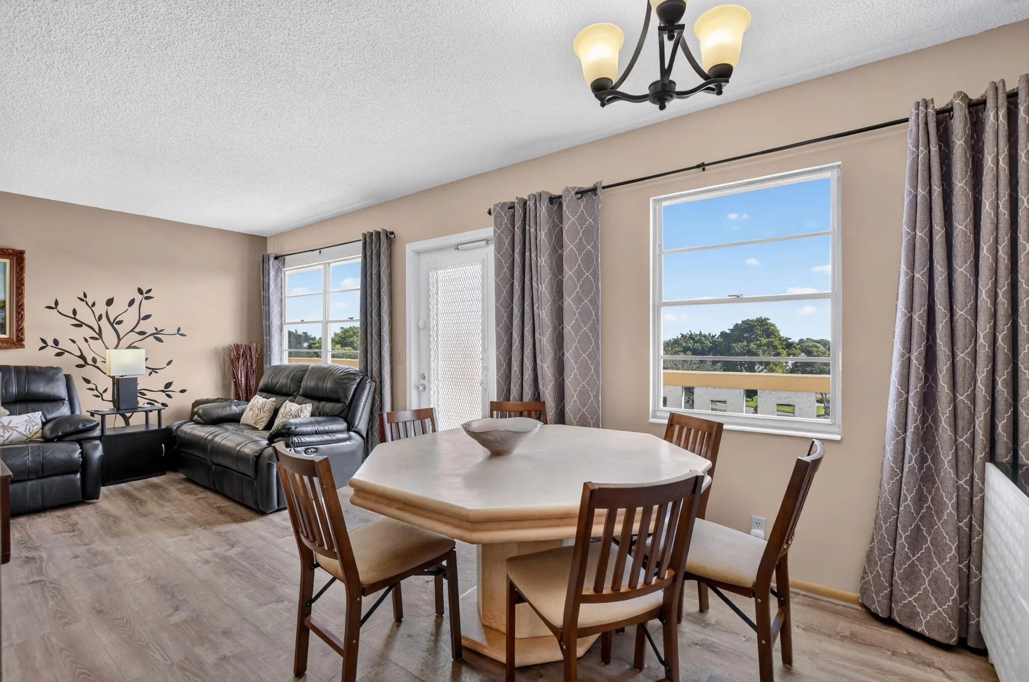4075 Harwood F