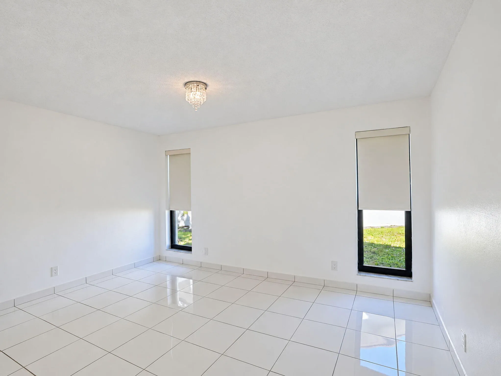 2079 SW 16TH Circle