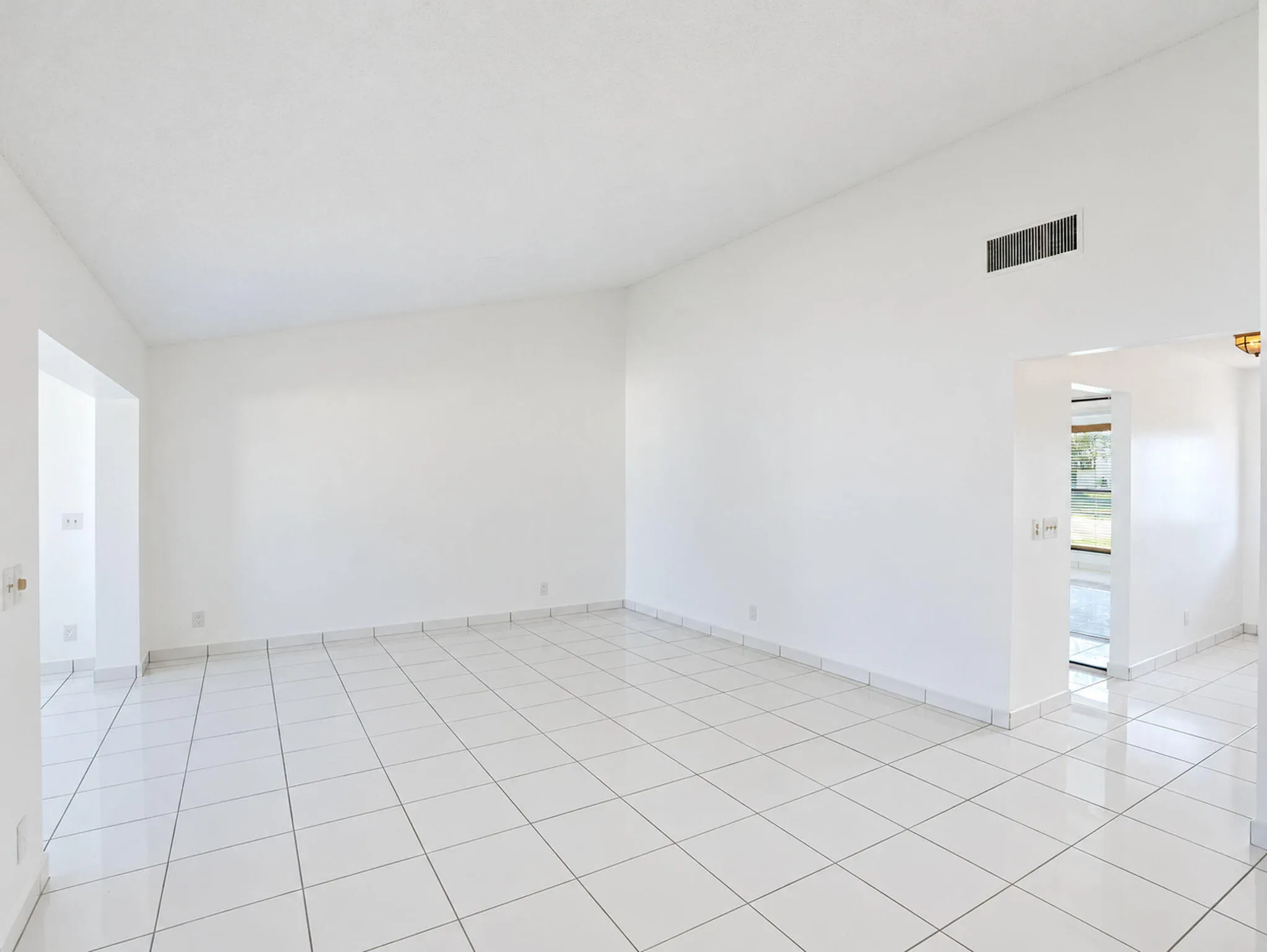 2079 SW 16TH Circle