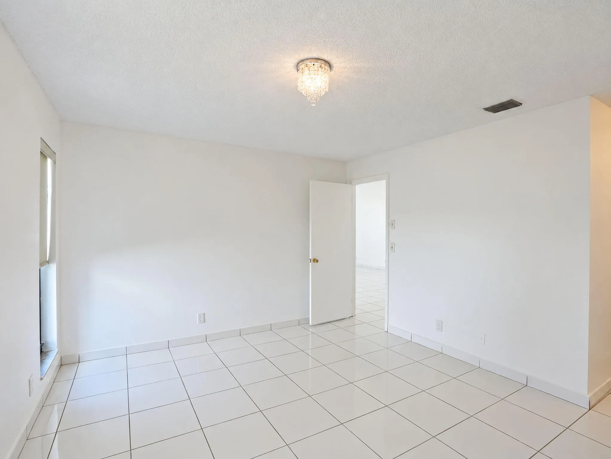 2079 SW 16TH Circle