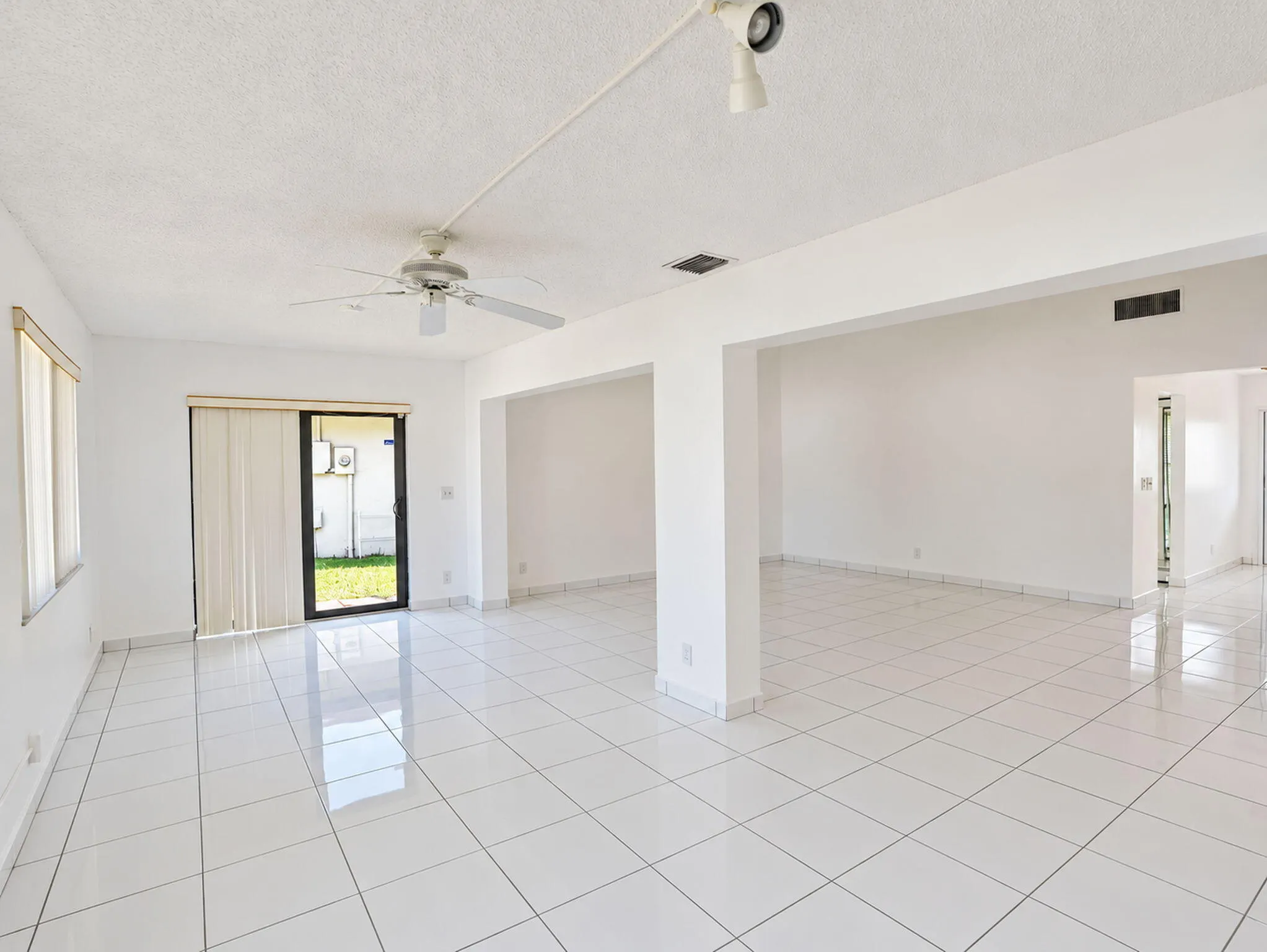2079 SW 16TH Circle