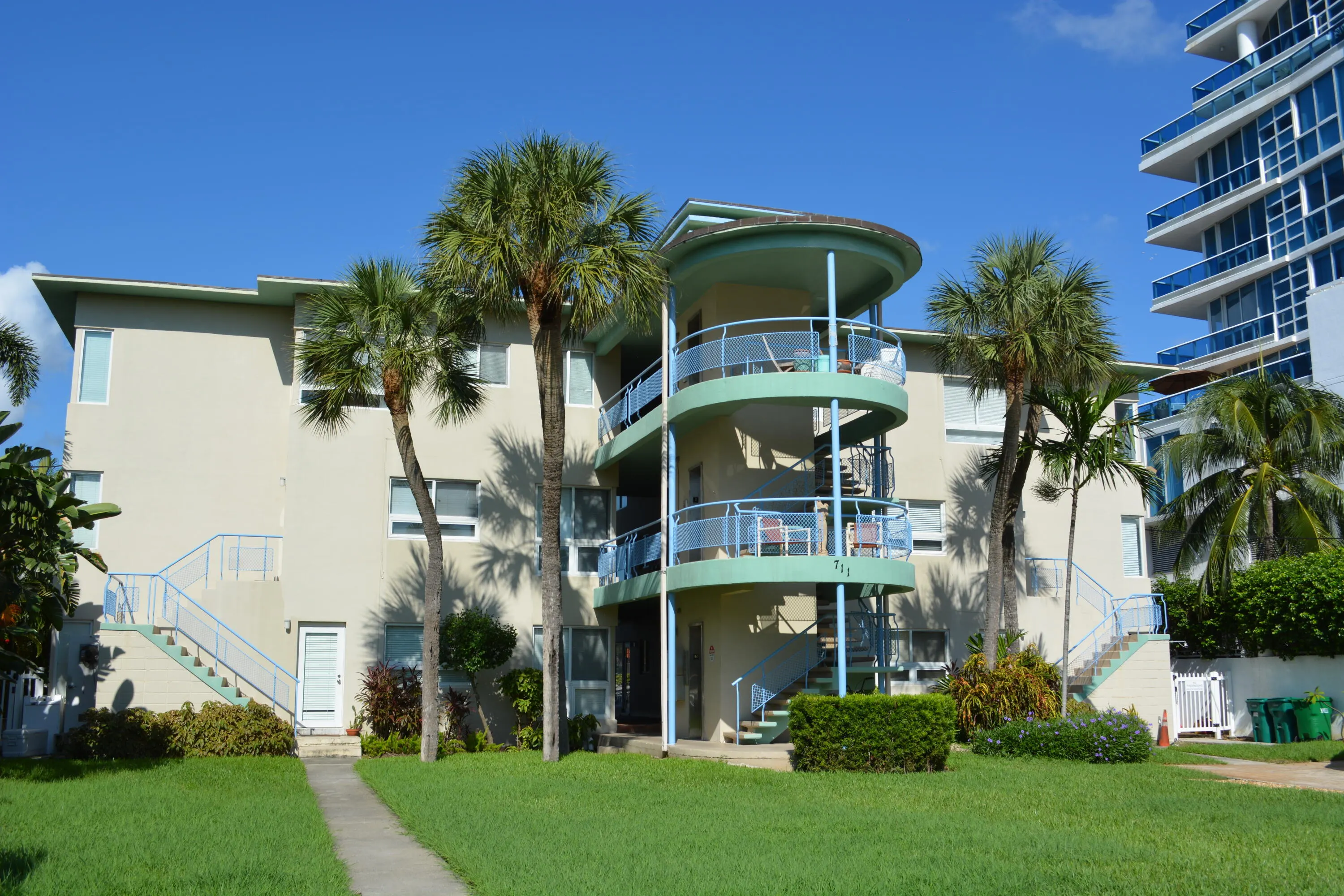 711 BAYSHORE Drive #301