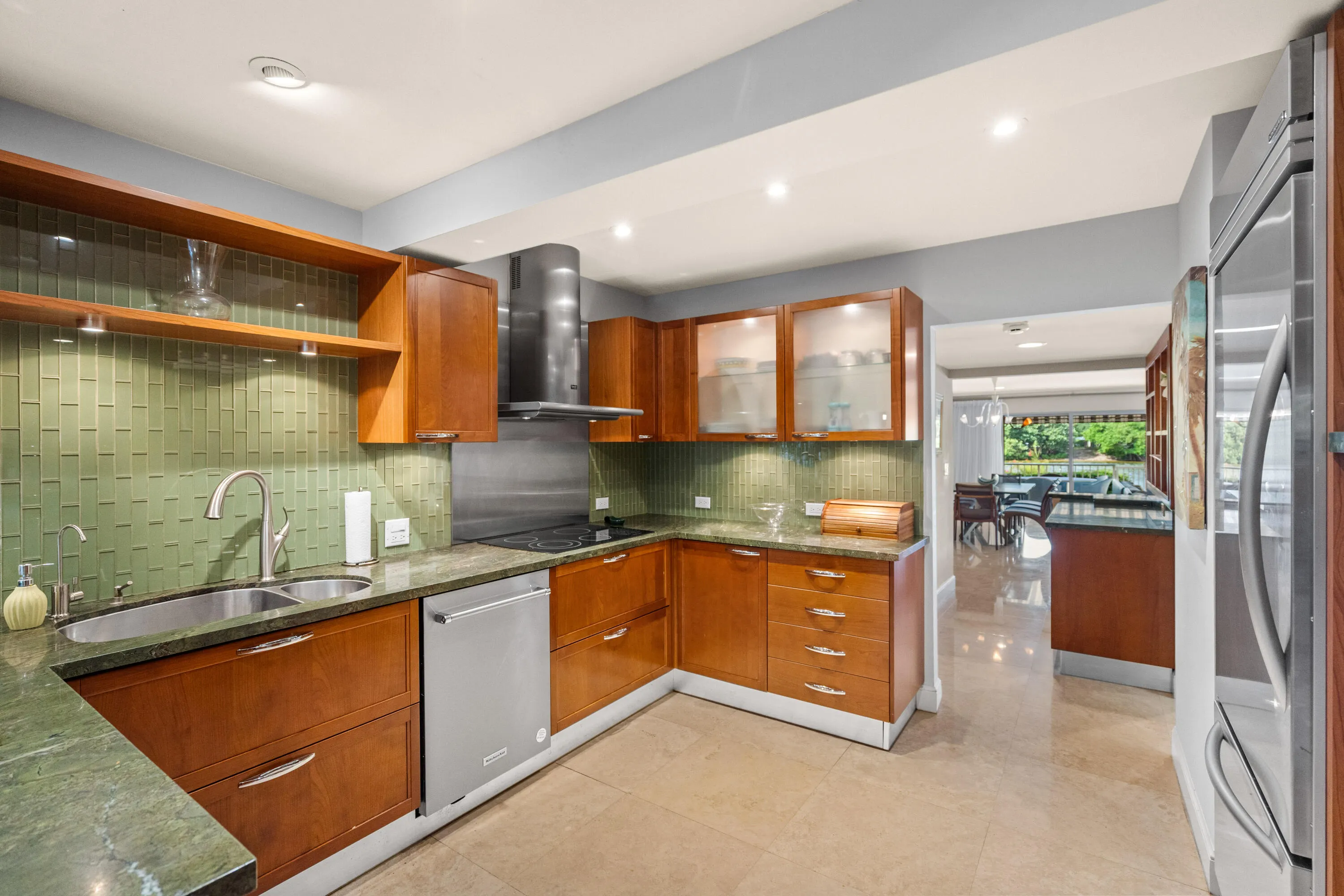 1172 HILLSBORO MILE #2-4