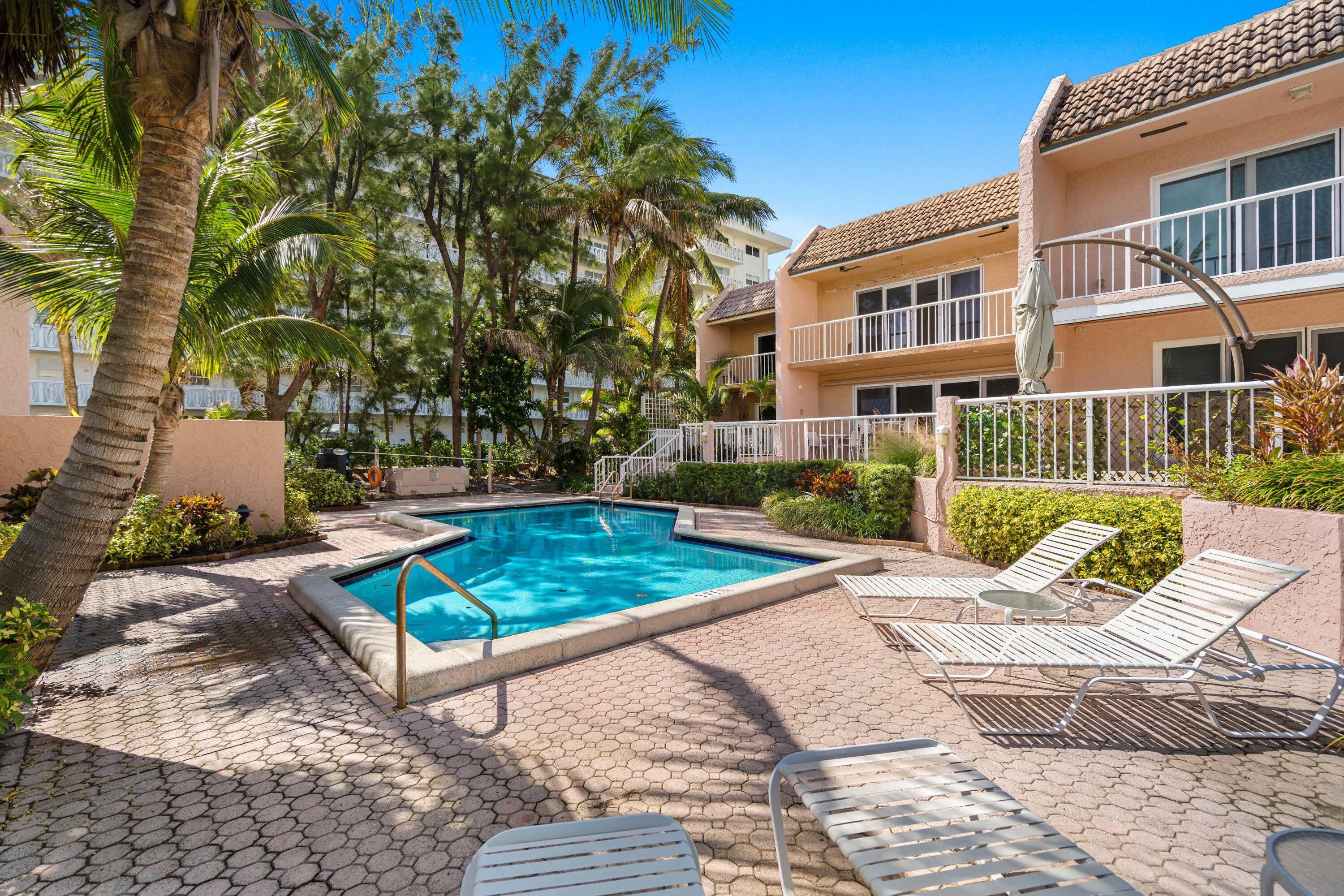 1172 HILLSBORO MILE #2-4