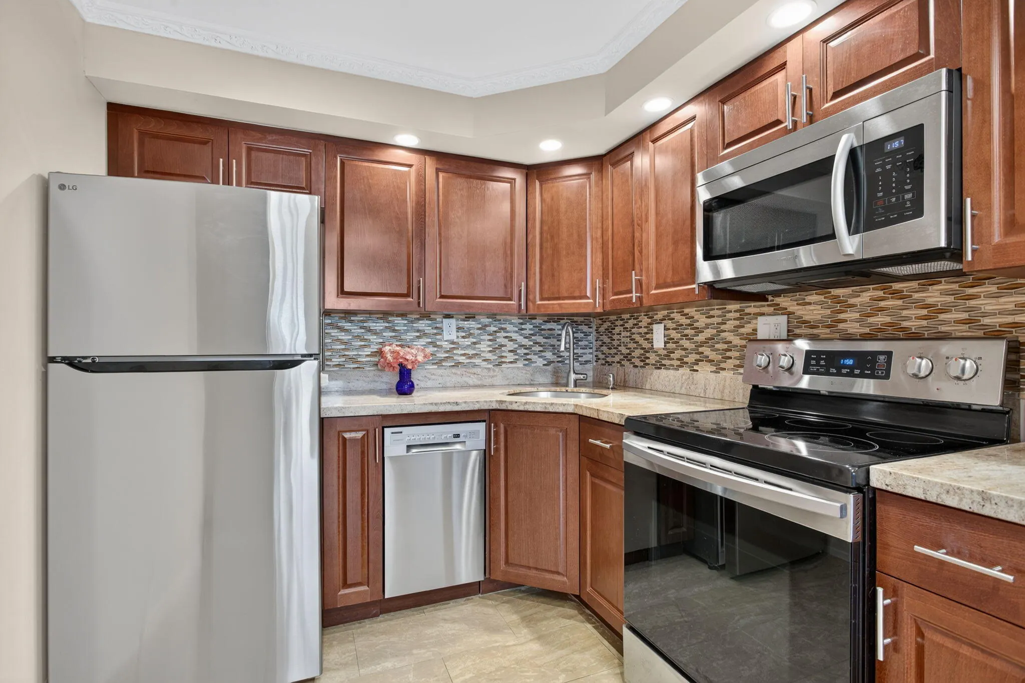 1505 N RIVERSIDE Drive #707