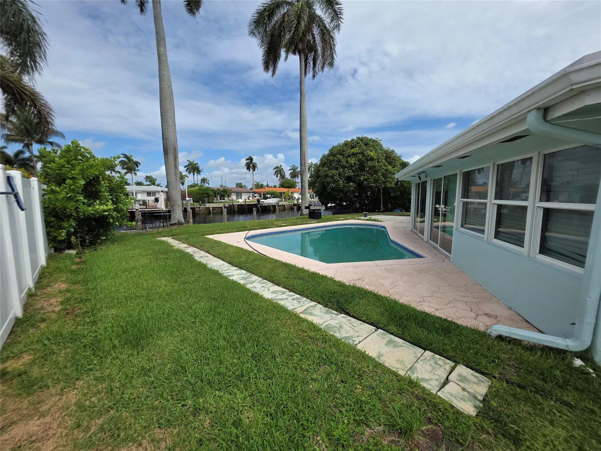 341 SE 6th Avenue