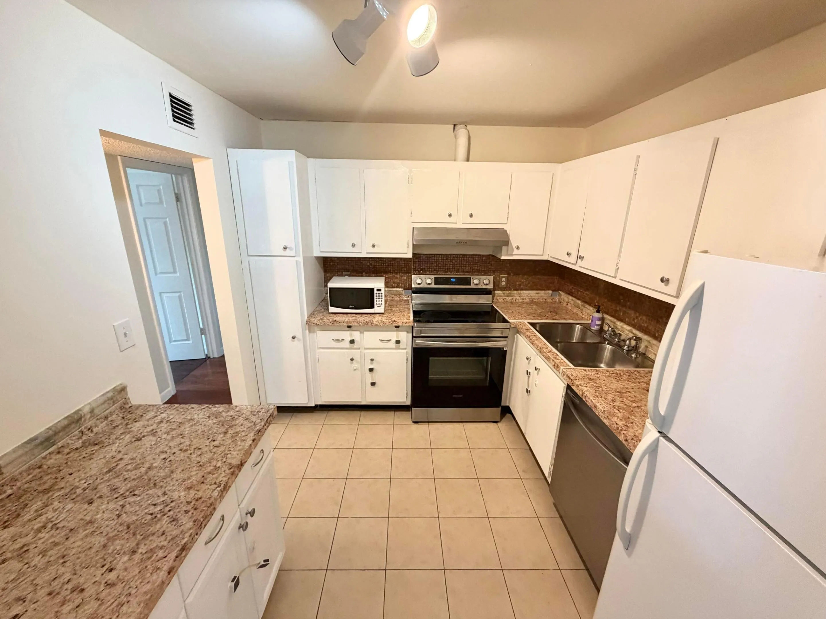 700 SE 2nd Avenue #Unit 416