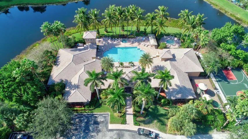 15646 Messina Isle Court