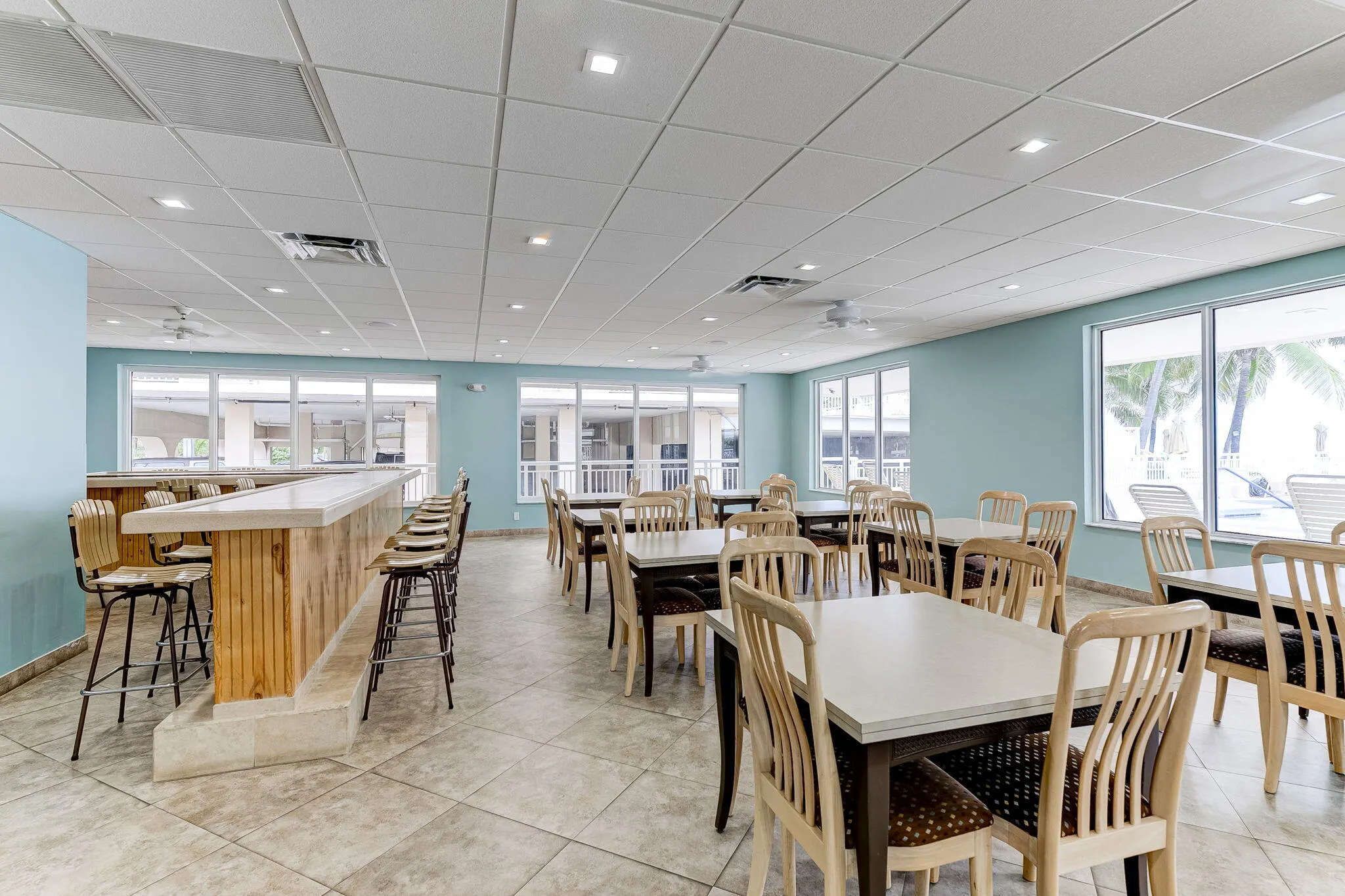 1050 HILLSBORO MILE #702W