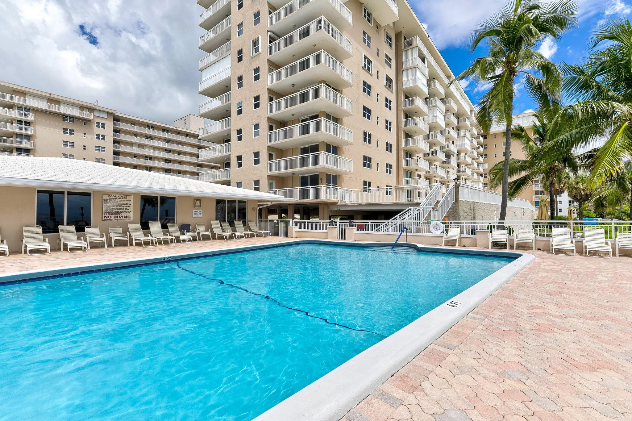 1050 HILLSBORO MILE #702W