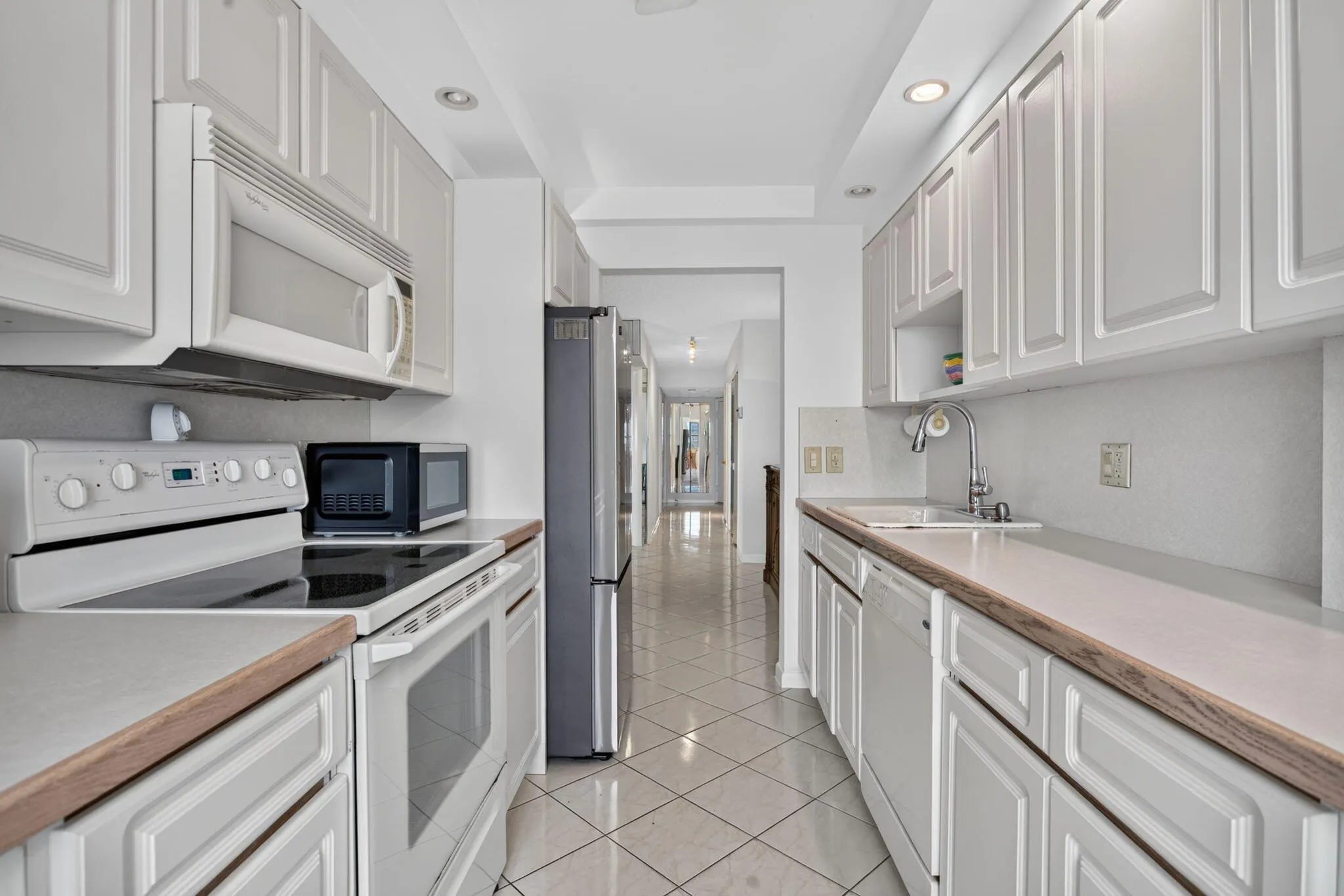 1050 HILLSBORO MILE #702W
