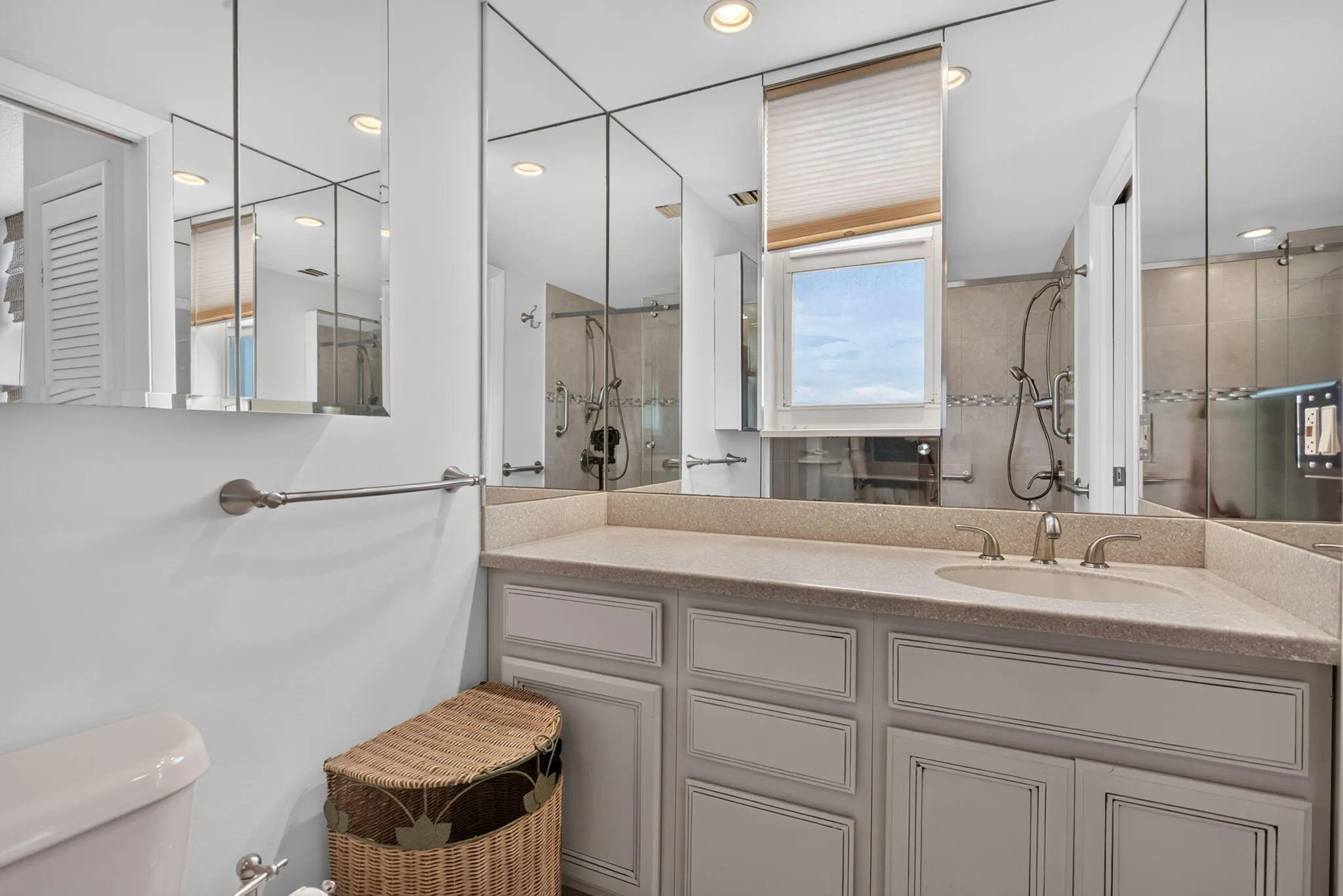 1050 HILLSBORO MILE #702W