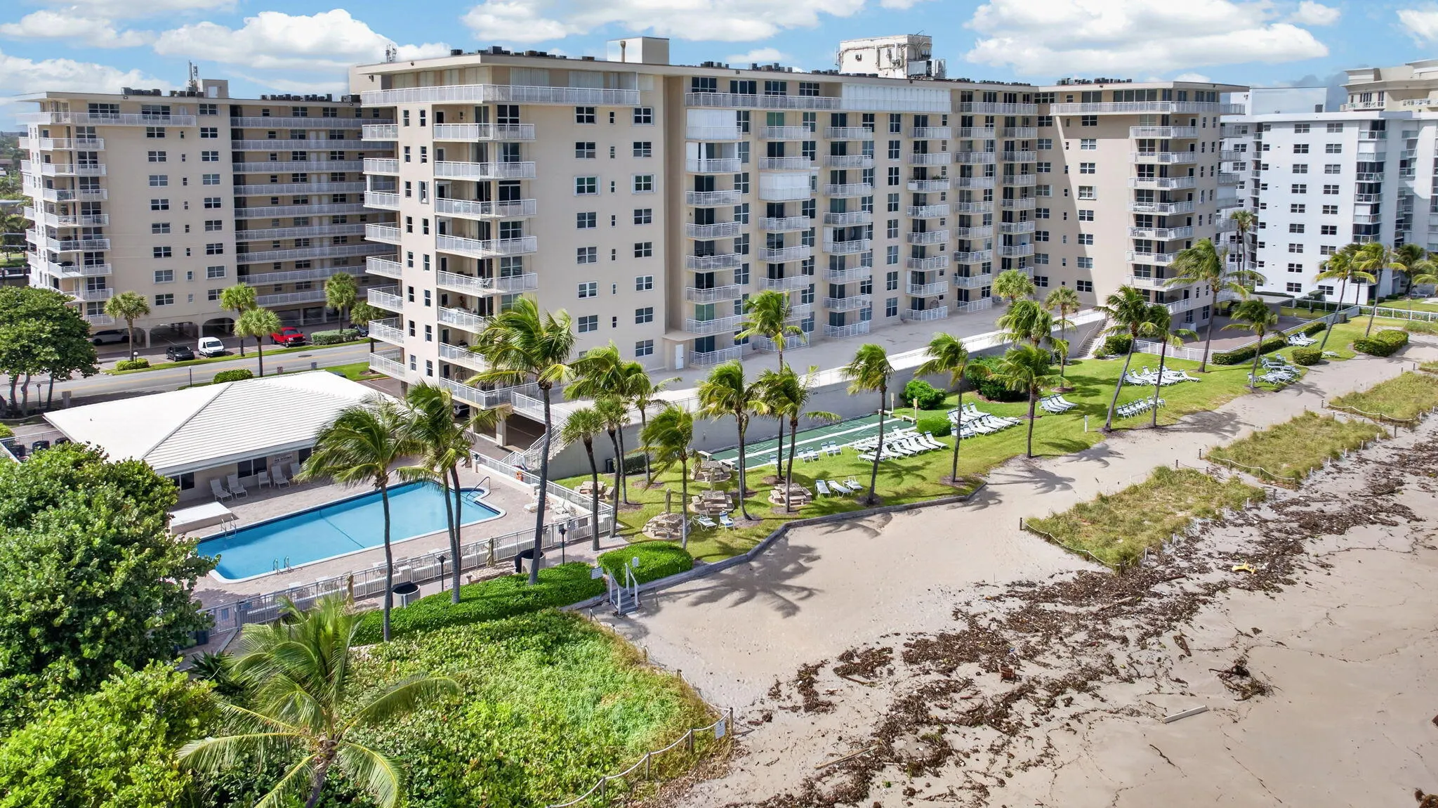 1050 HILLSBORO MILE #702W