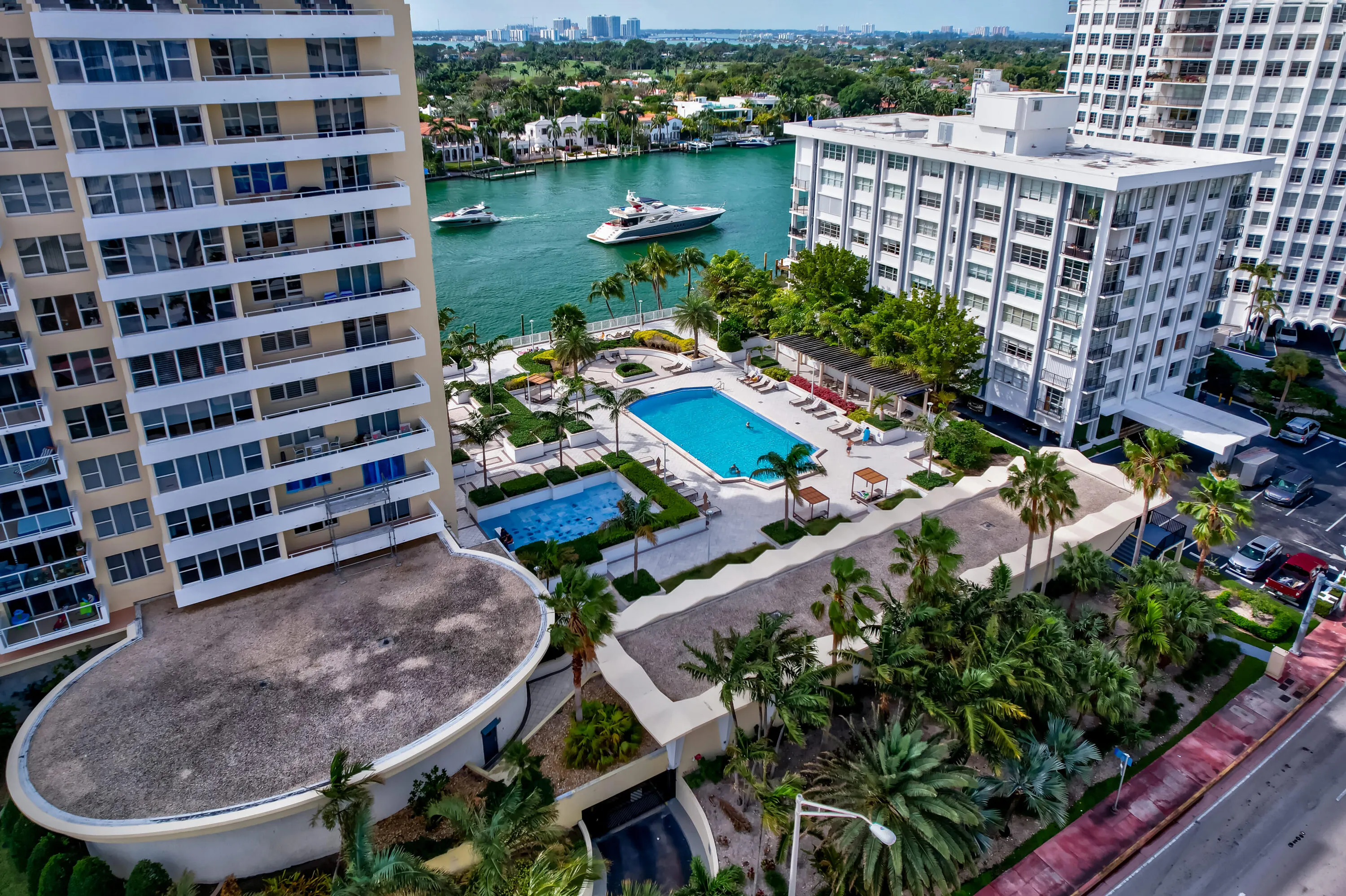 5600 Collins Avenue #6M