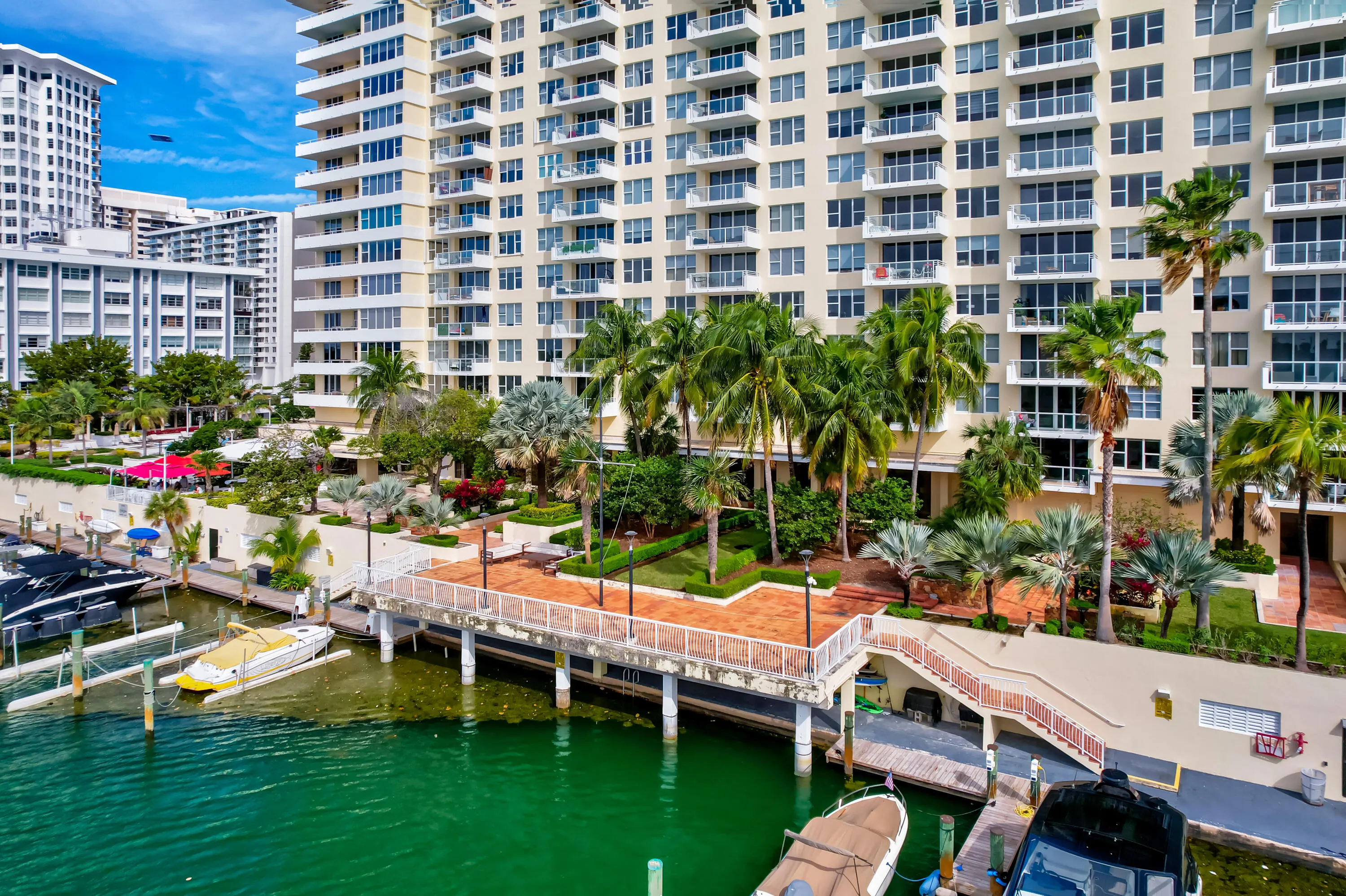 5600 Collins Avenue #6M