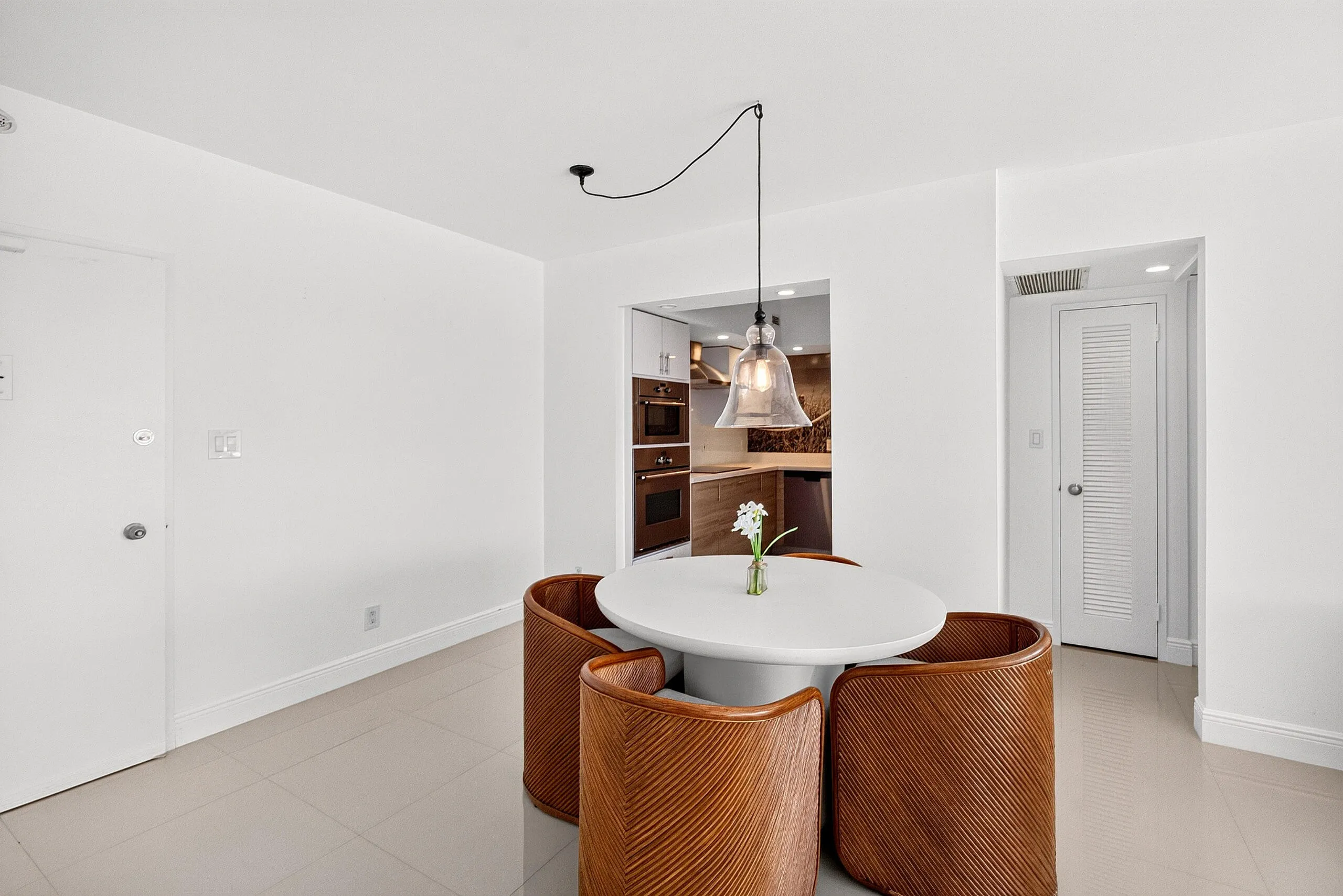 5600 Collins Avenue #6M