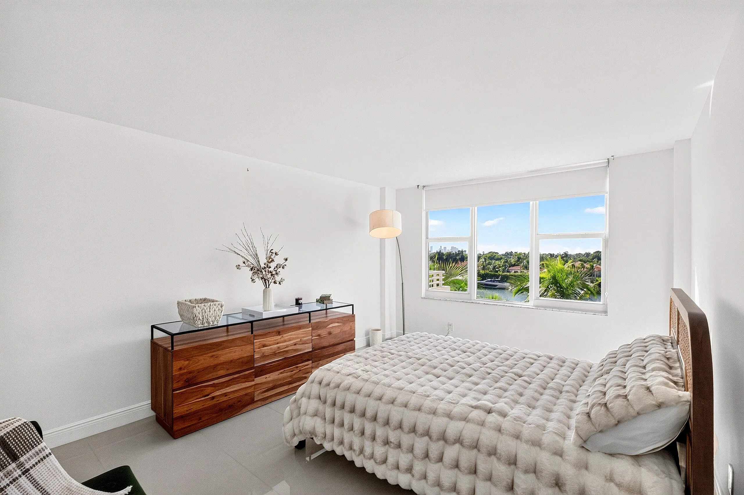 5600 Collins Avenue #6M