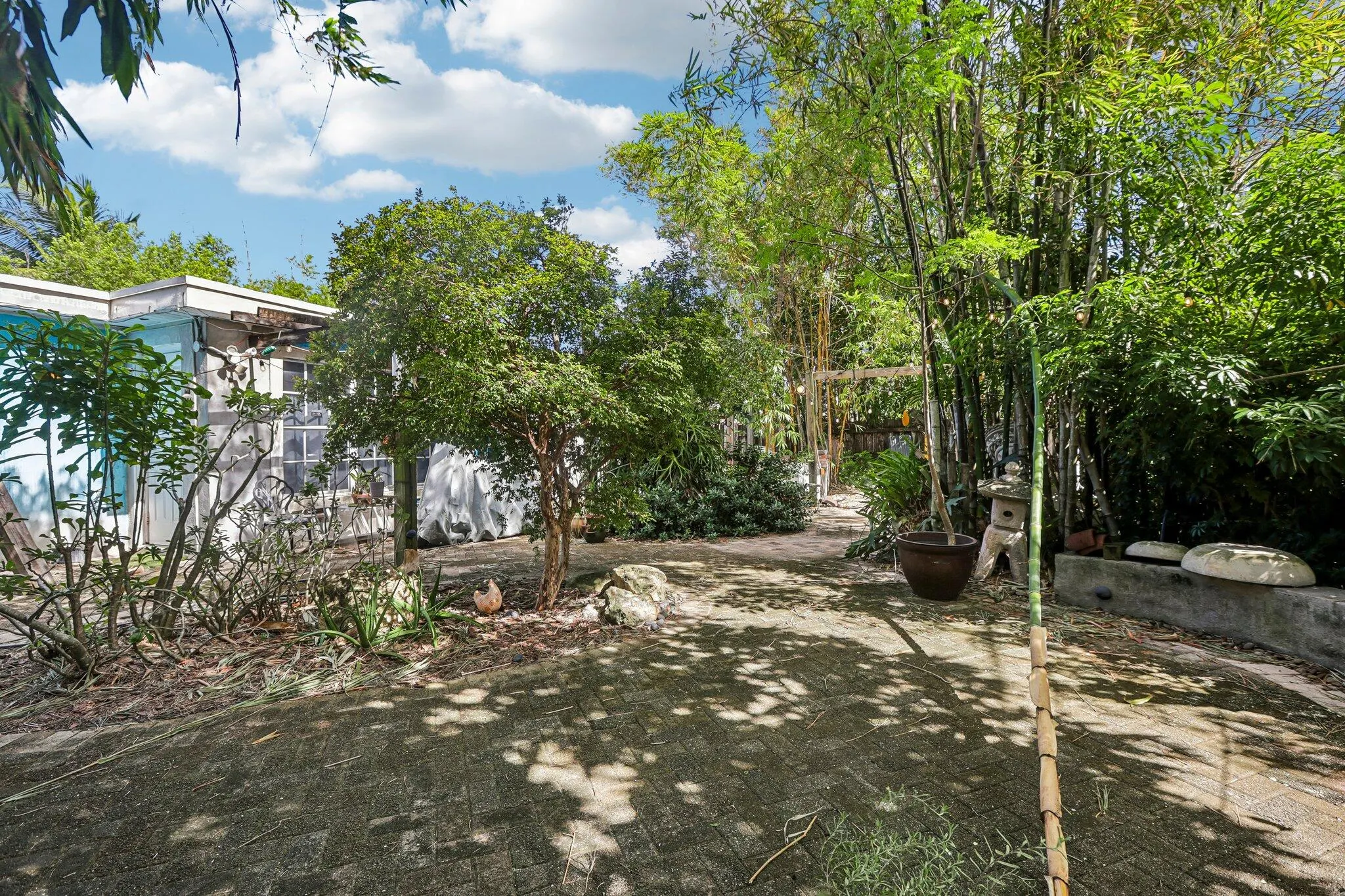 216 NE 26TH Court