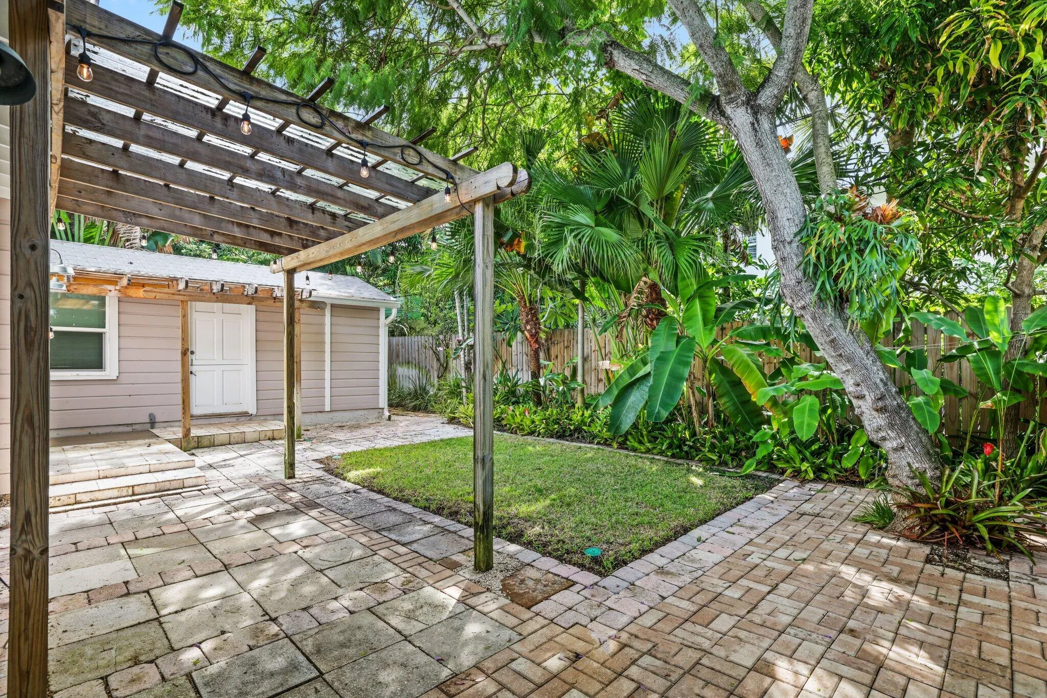 42 Palm Square