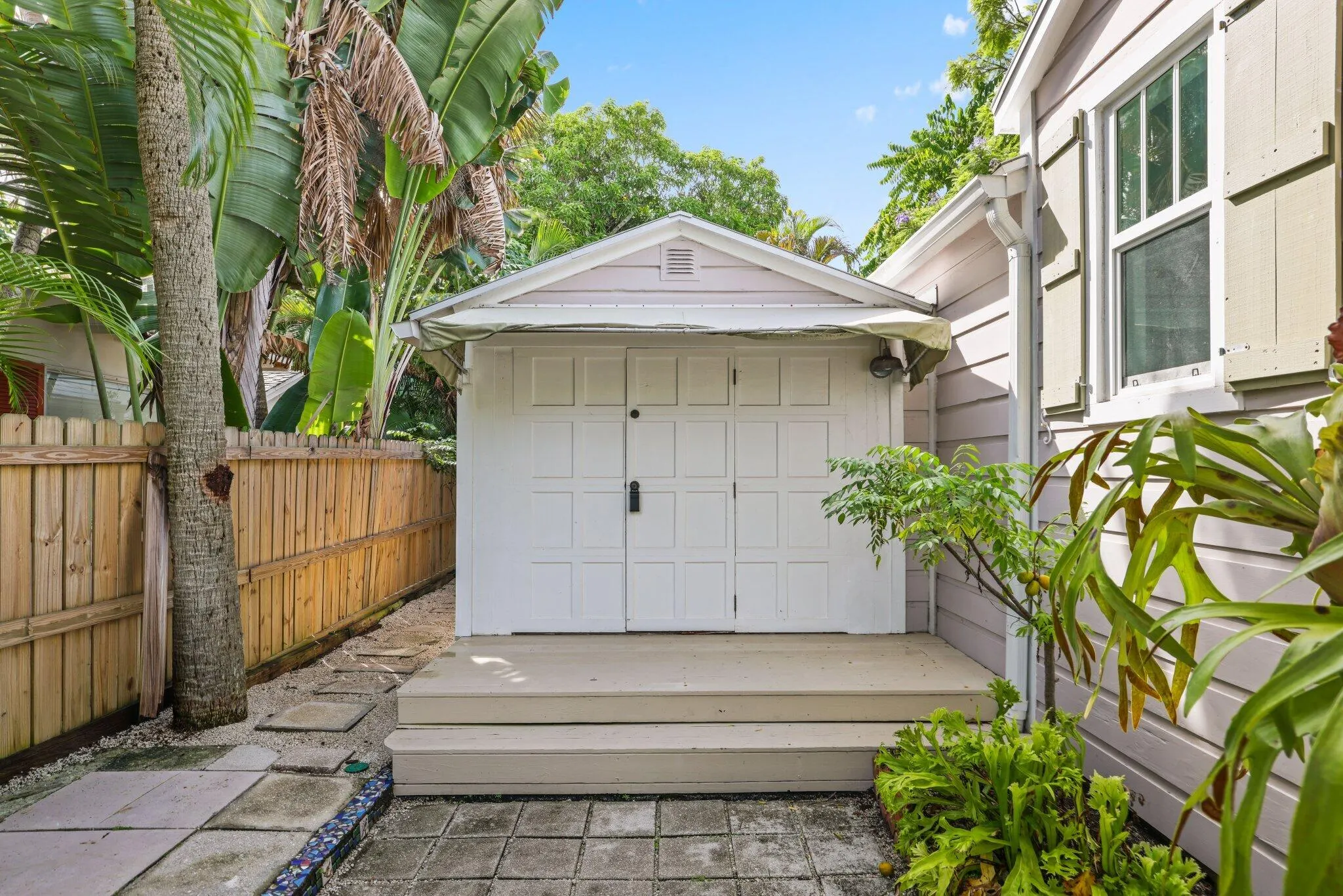 42 Palm Square