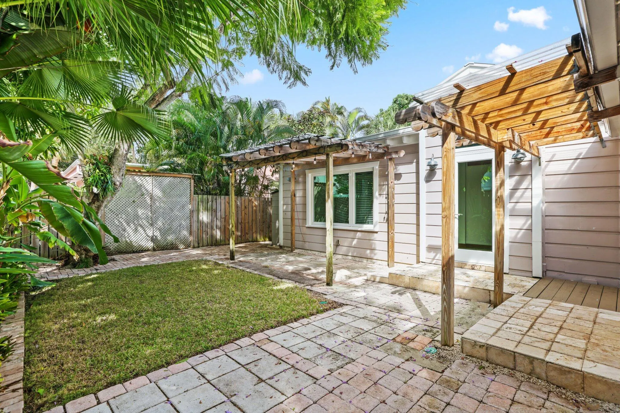 42 Palm Square