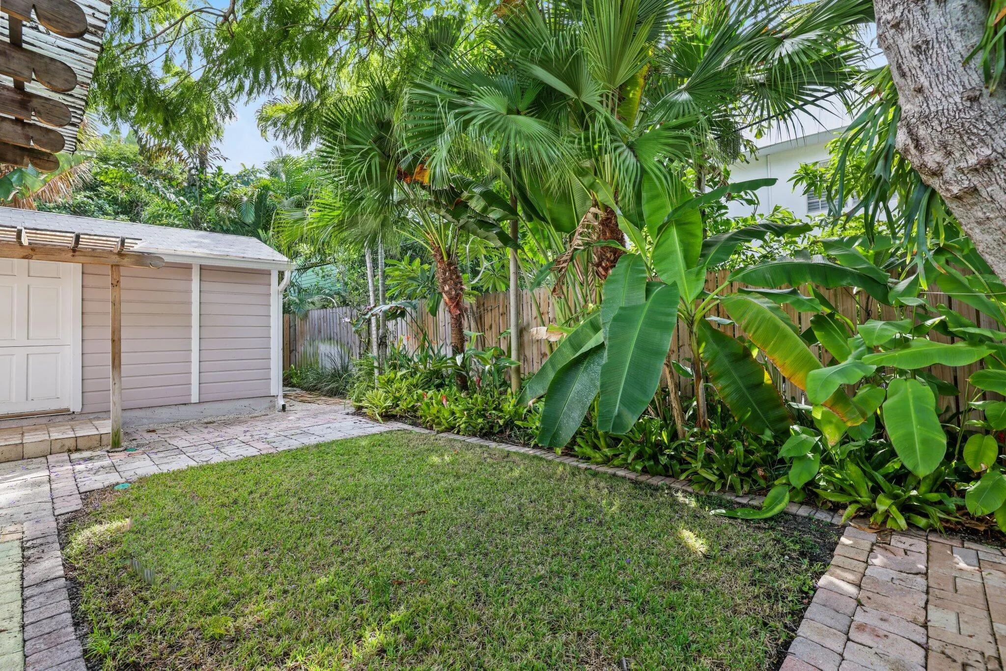 42 Palm Square
