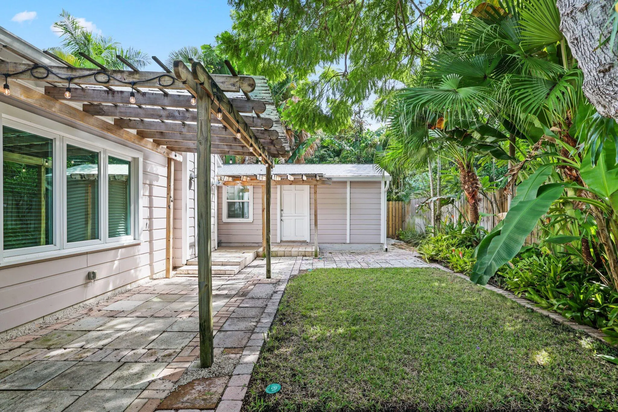 42 Palm Square