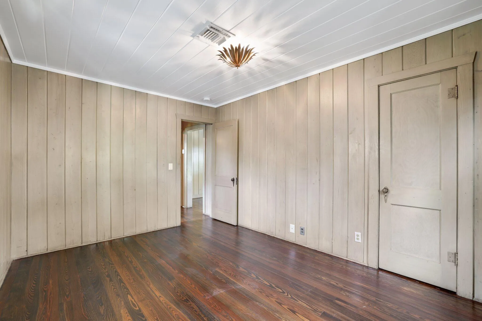 42 Palm Square