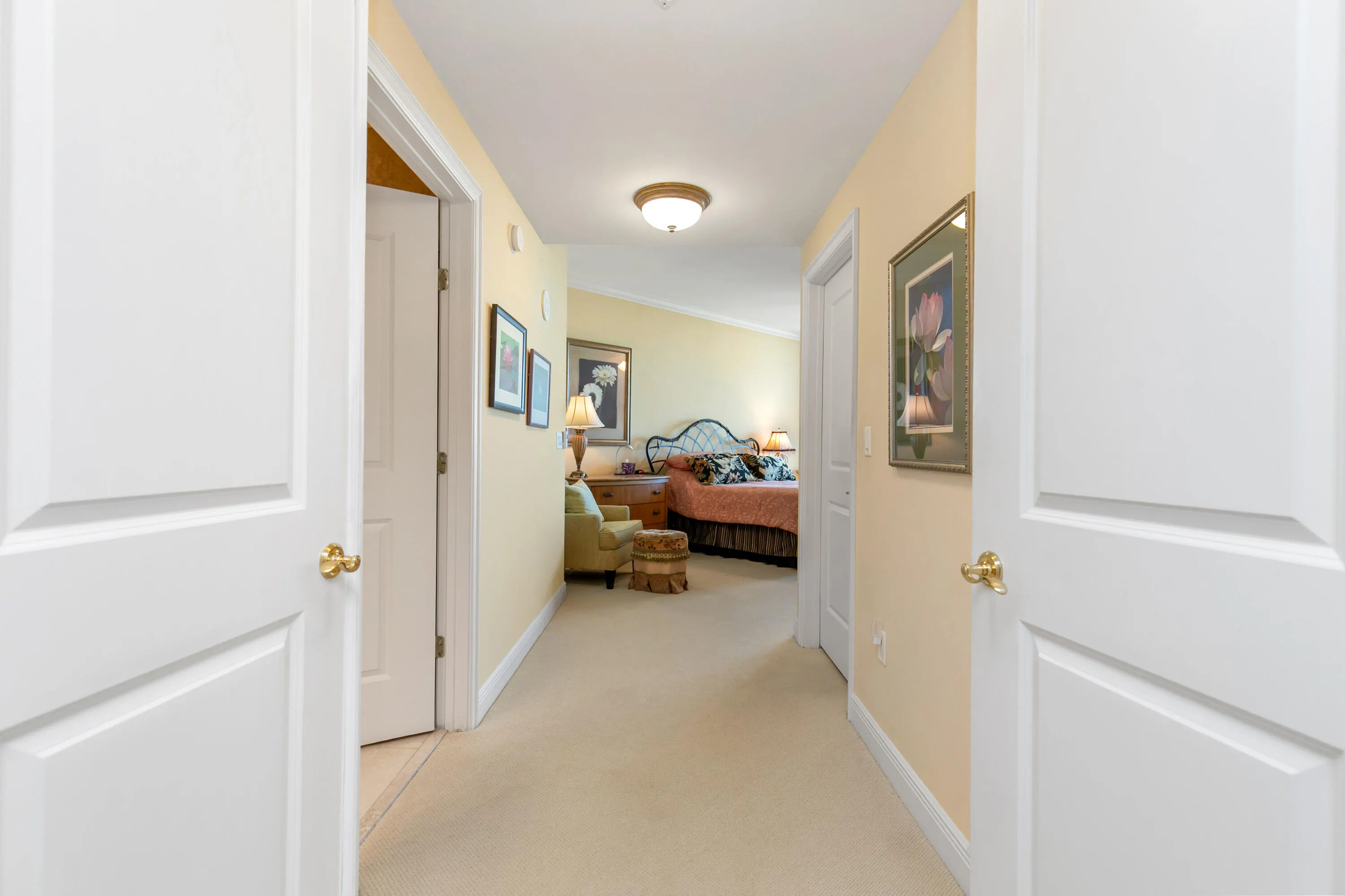 1063 Hillsboro Mile #707