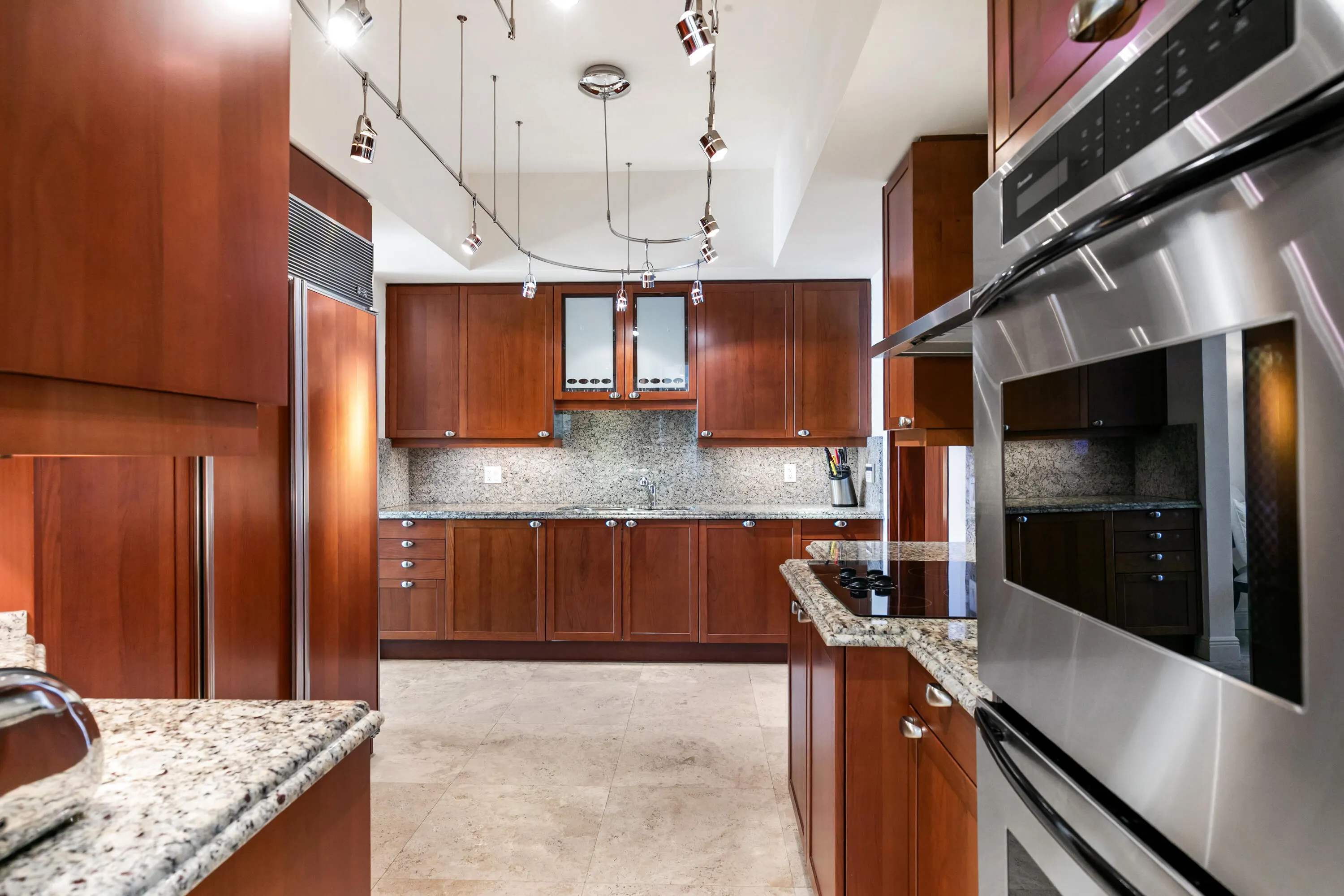 1063 Hillsboro Mile #707