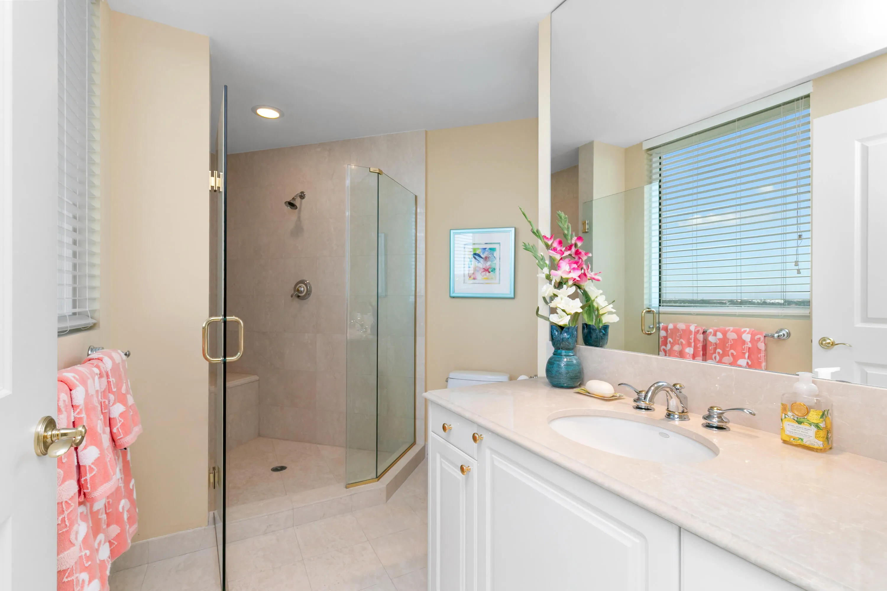 1063 Hillsboro Mile #707