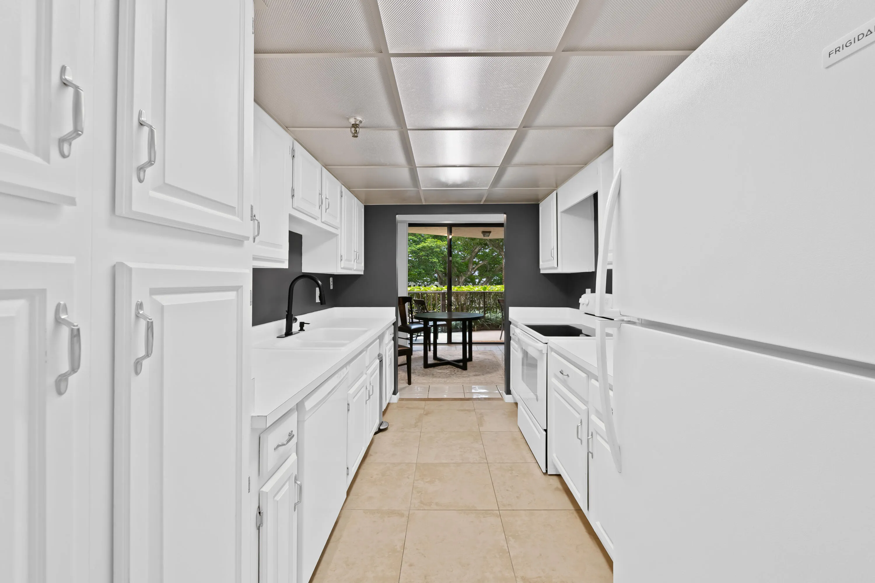 859 Jeffery Street #1090