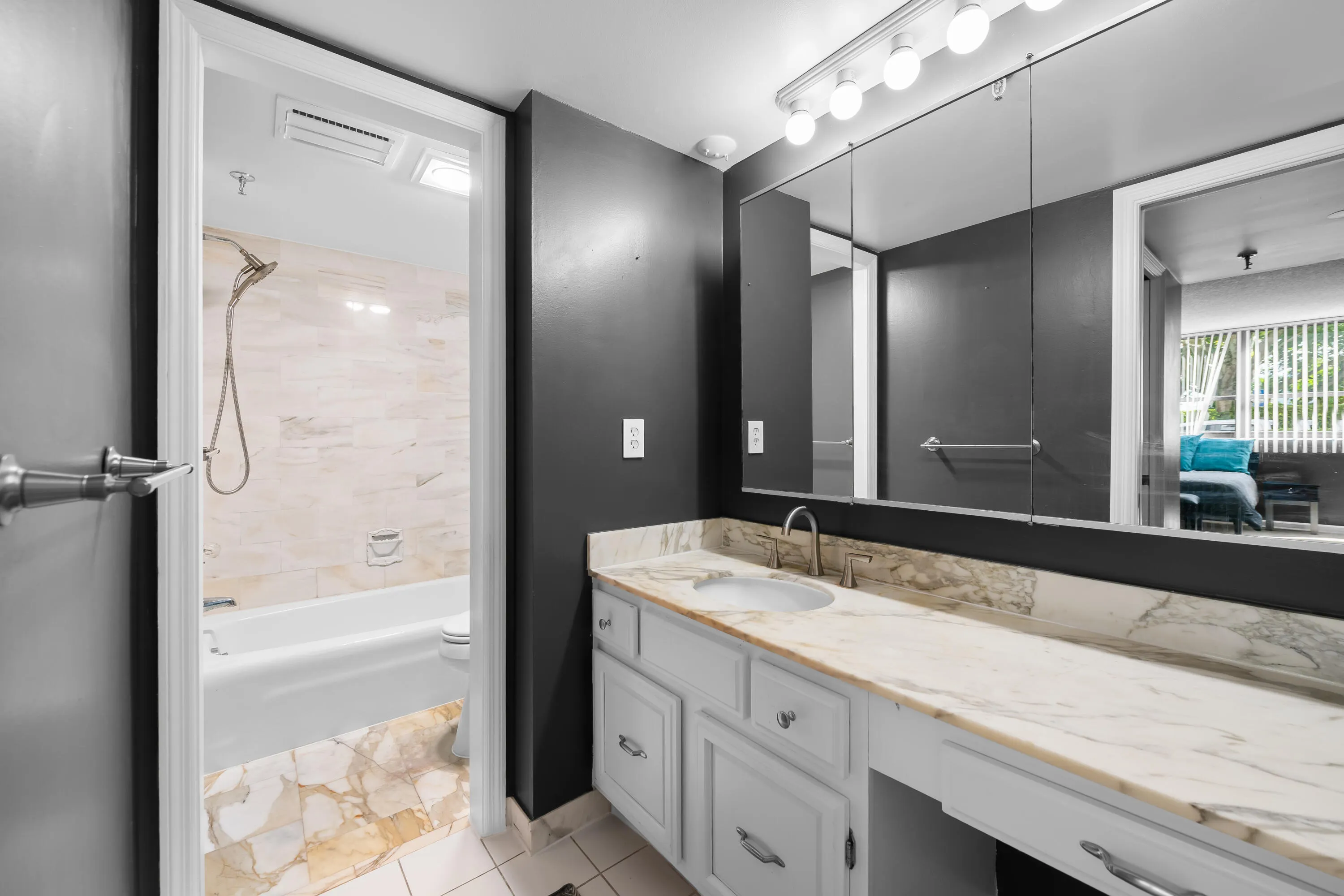 859 Jeffery Street #1090