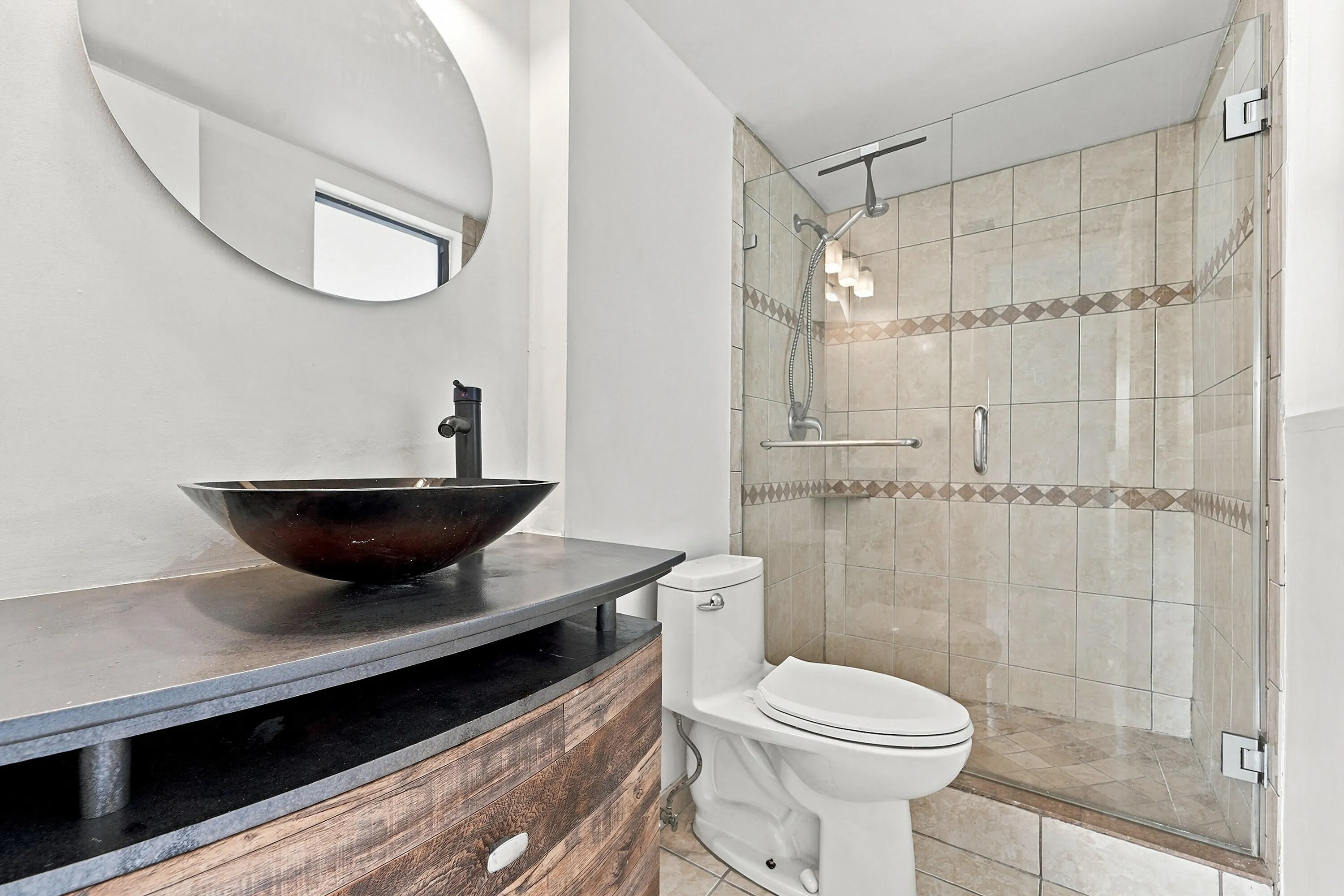 2907 NE 8TH Terrace #201