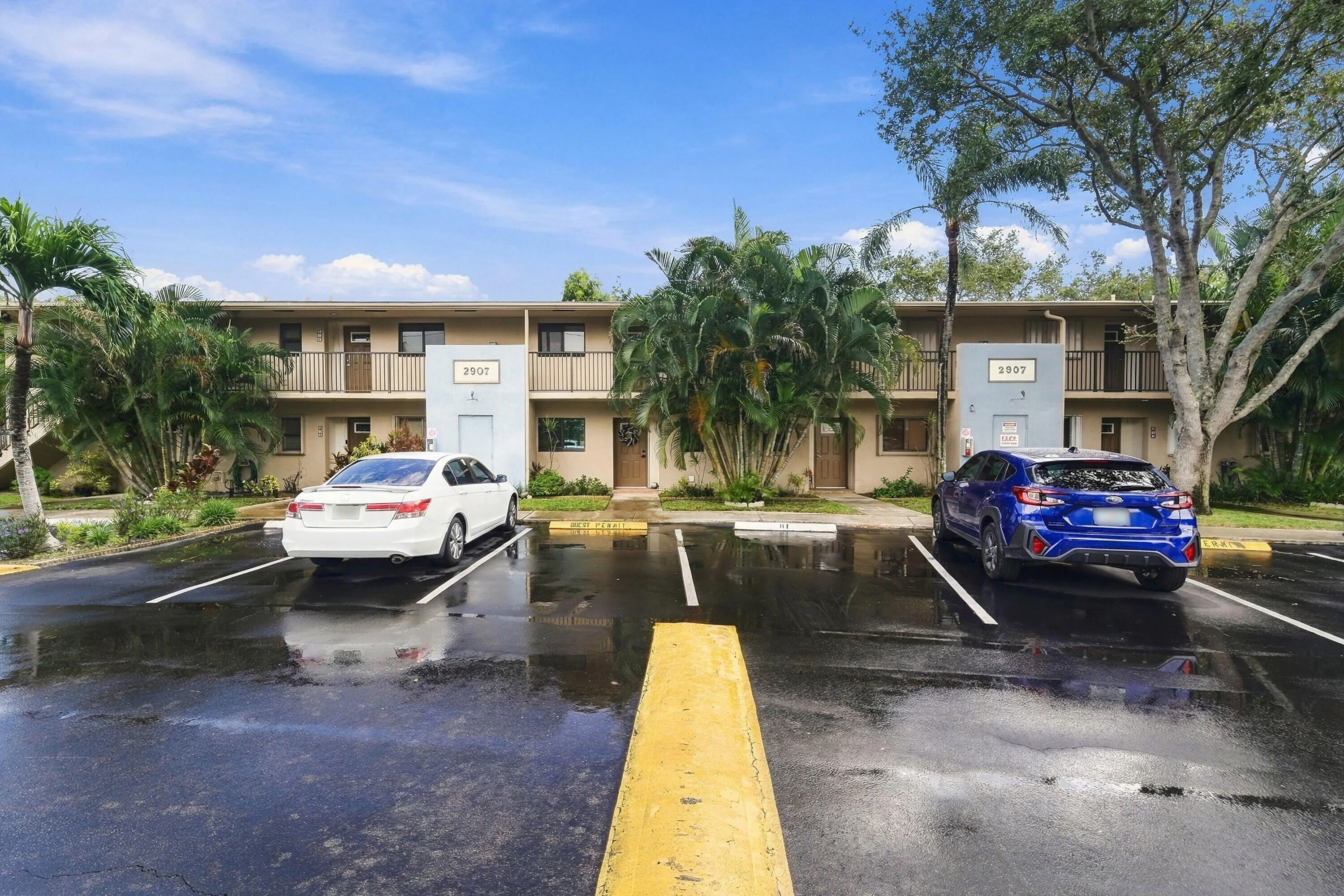 2907 NE 8TH Terrace #201