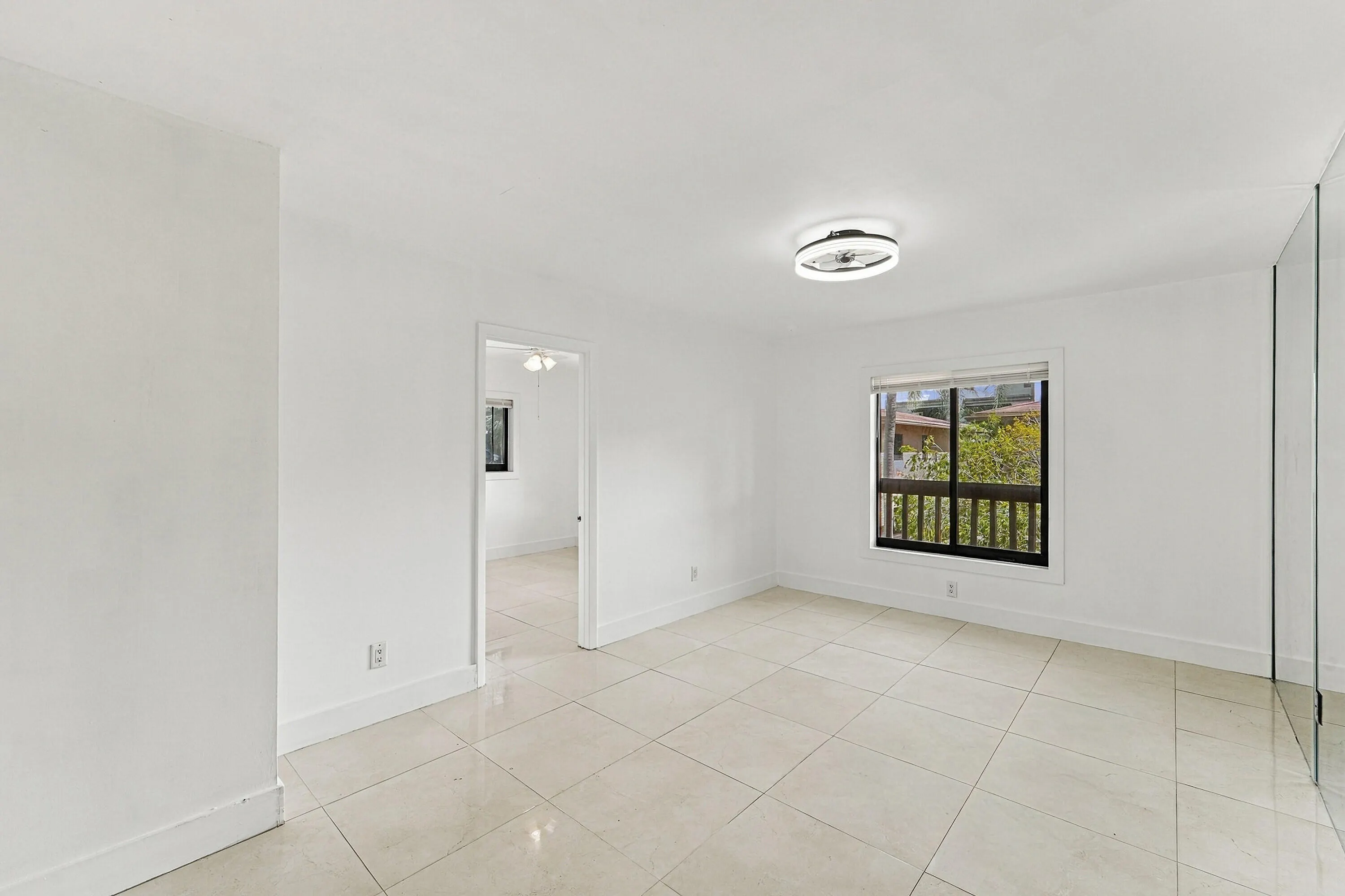 2907 NE 8TH Terrace #201