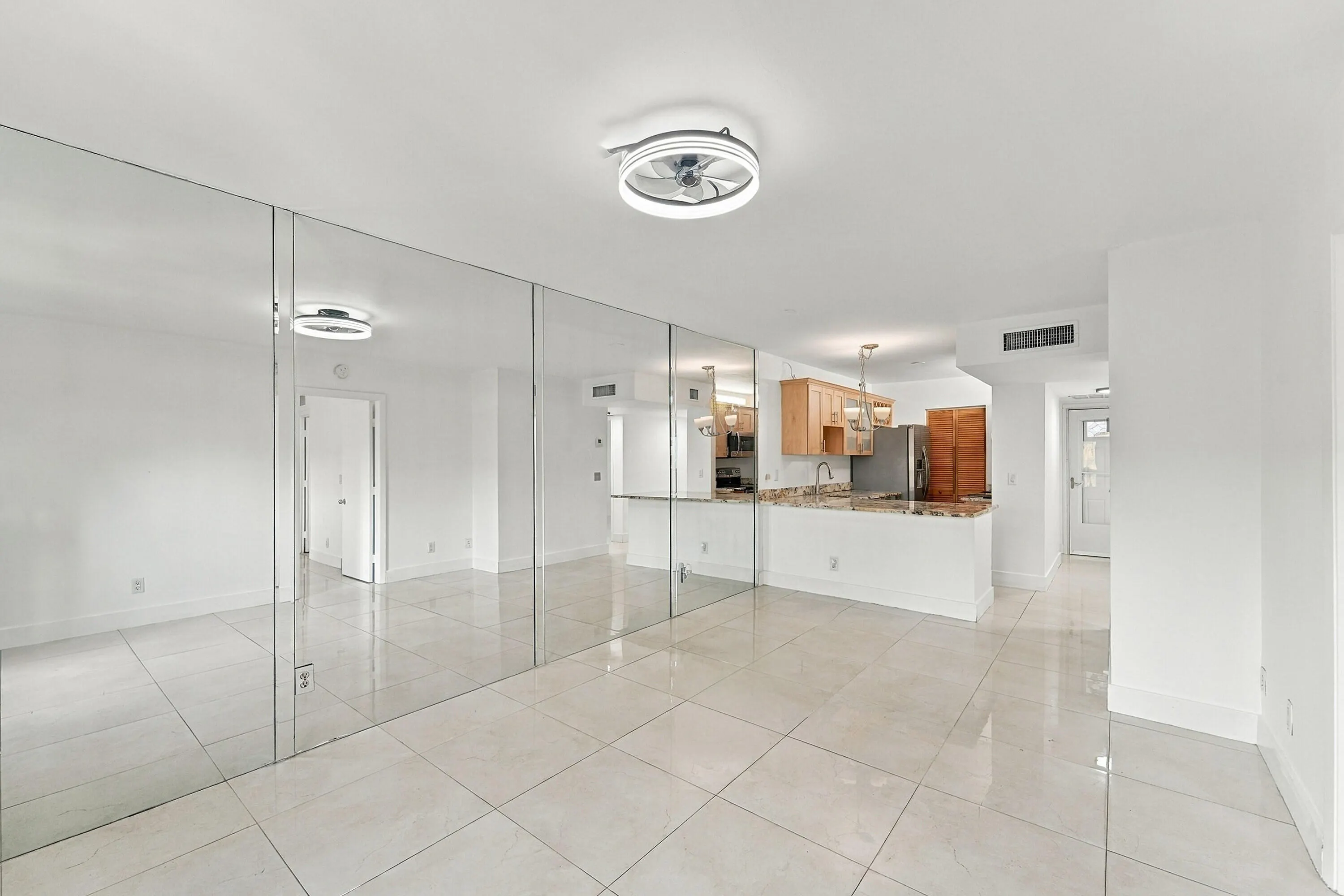 2907 NE 8TH Terrace #201