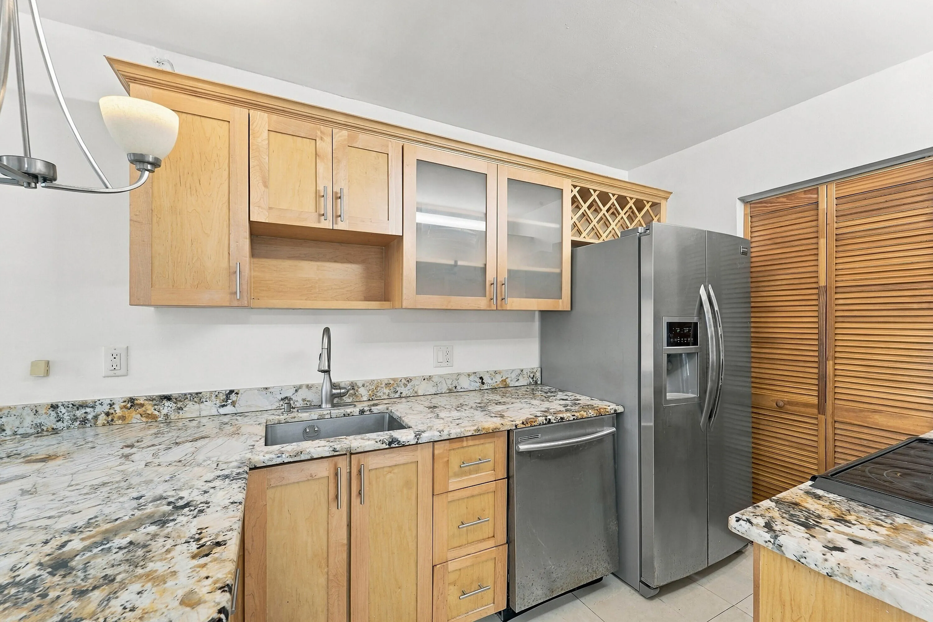 2907 NE 8TH Terrace #201