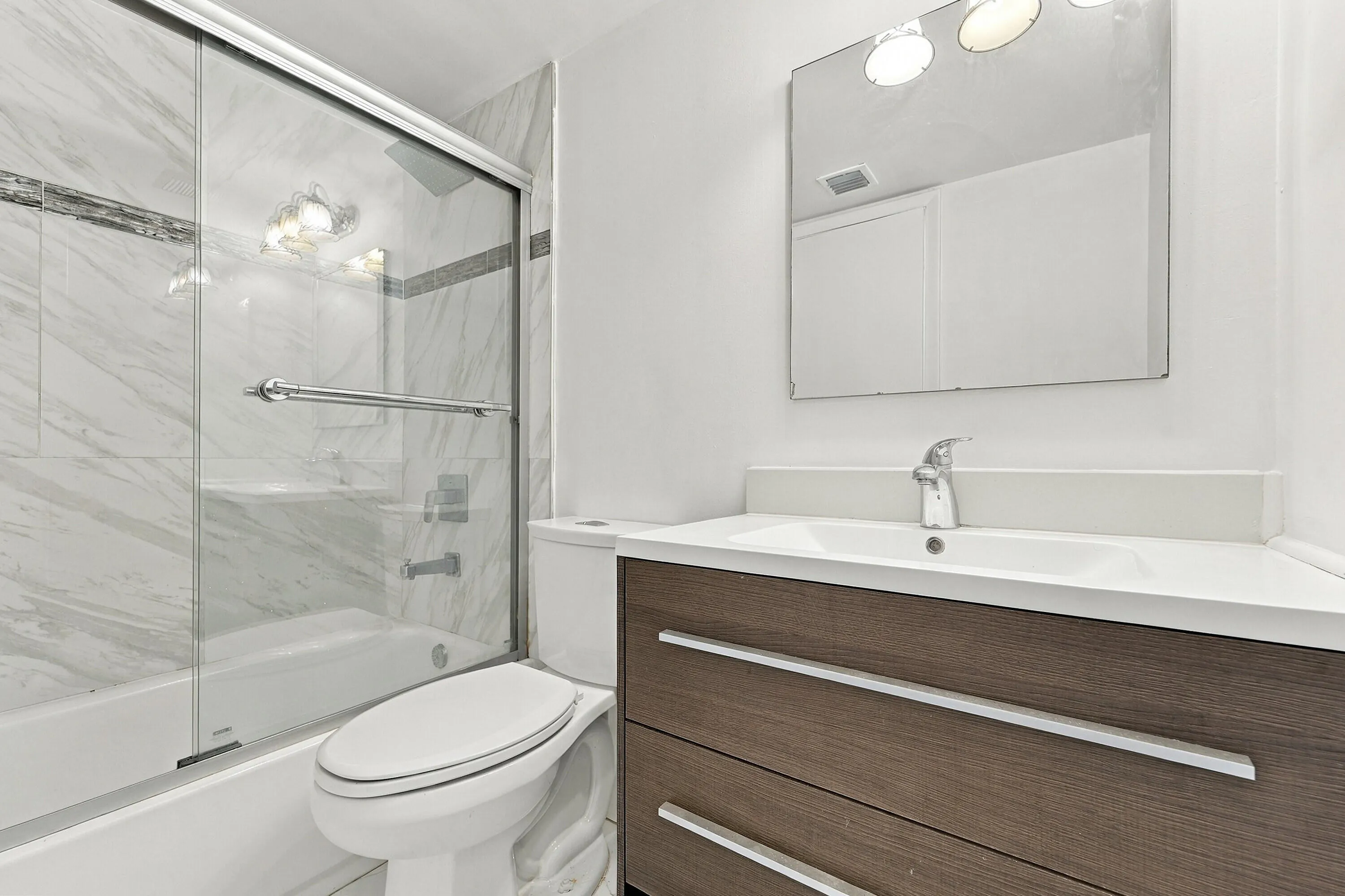 2907 NE 8TH Terrace #201