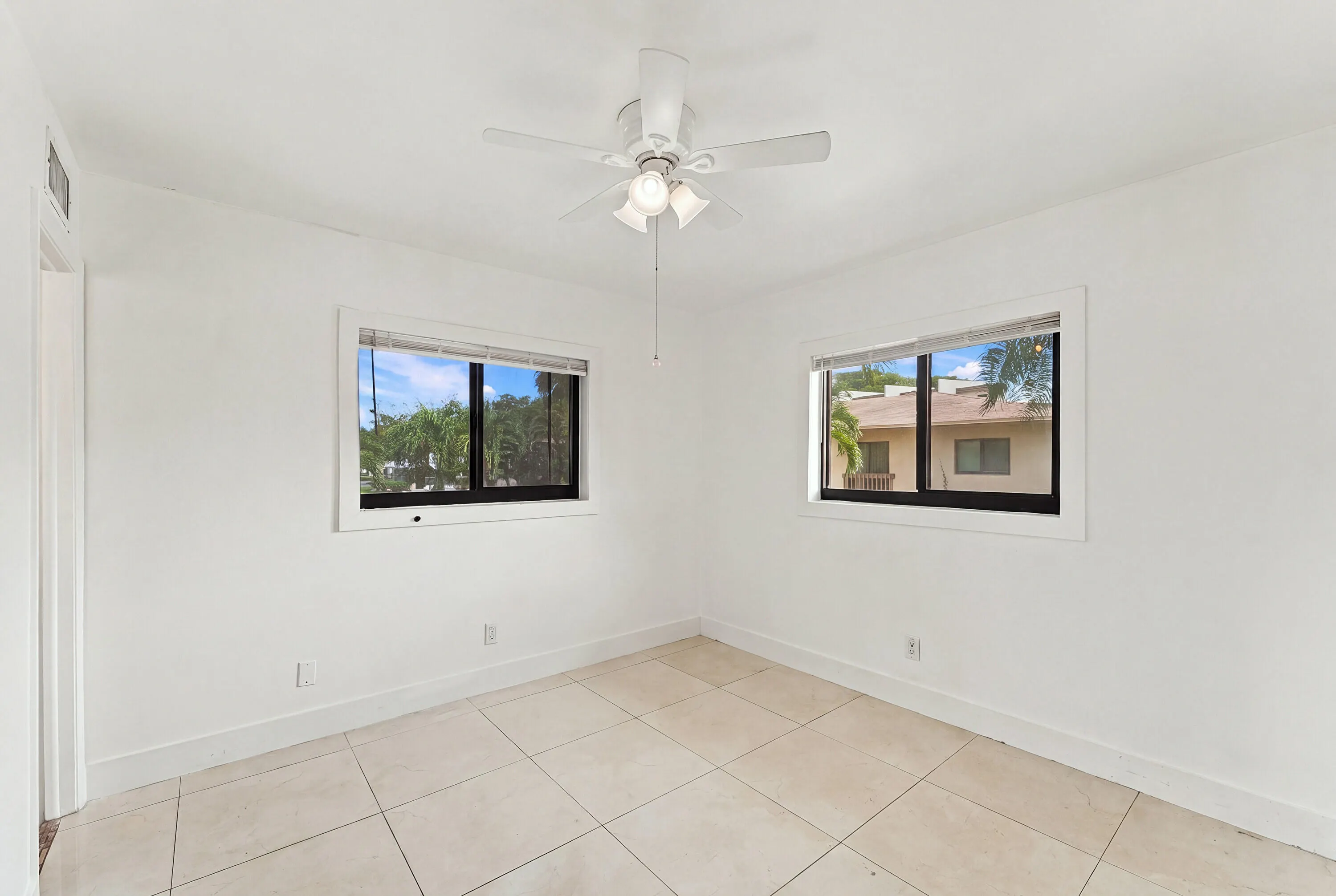 2907 NE 8TH Terrace #201