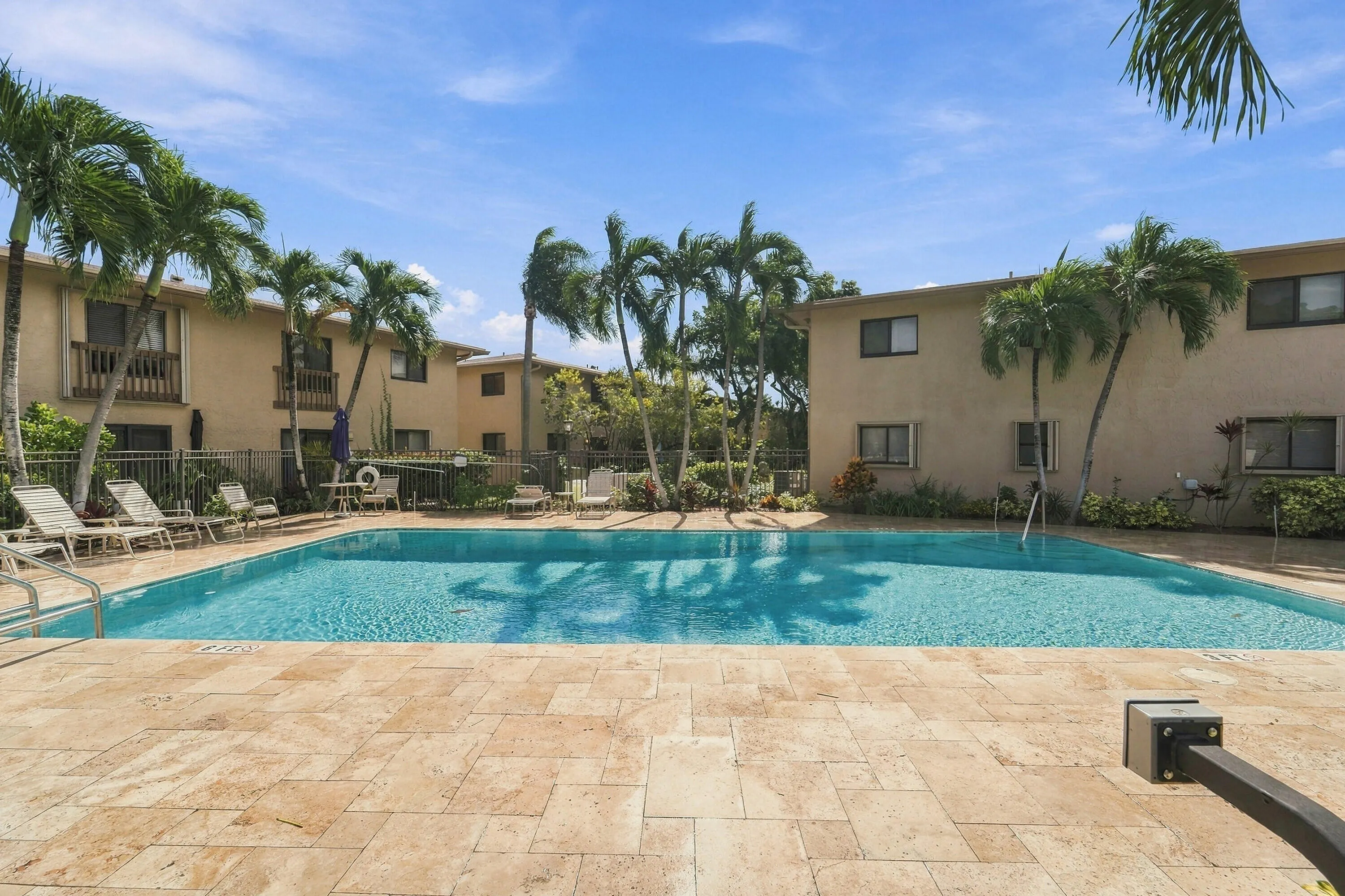 2907 NE 8TH Terrace #201