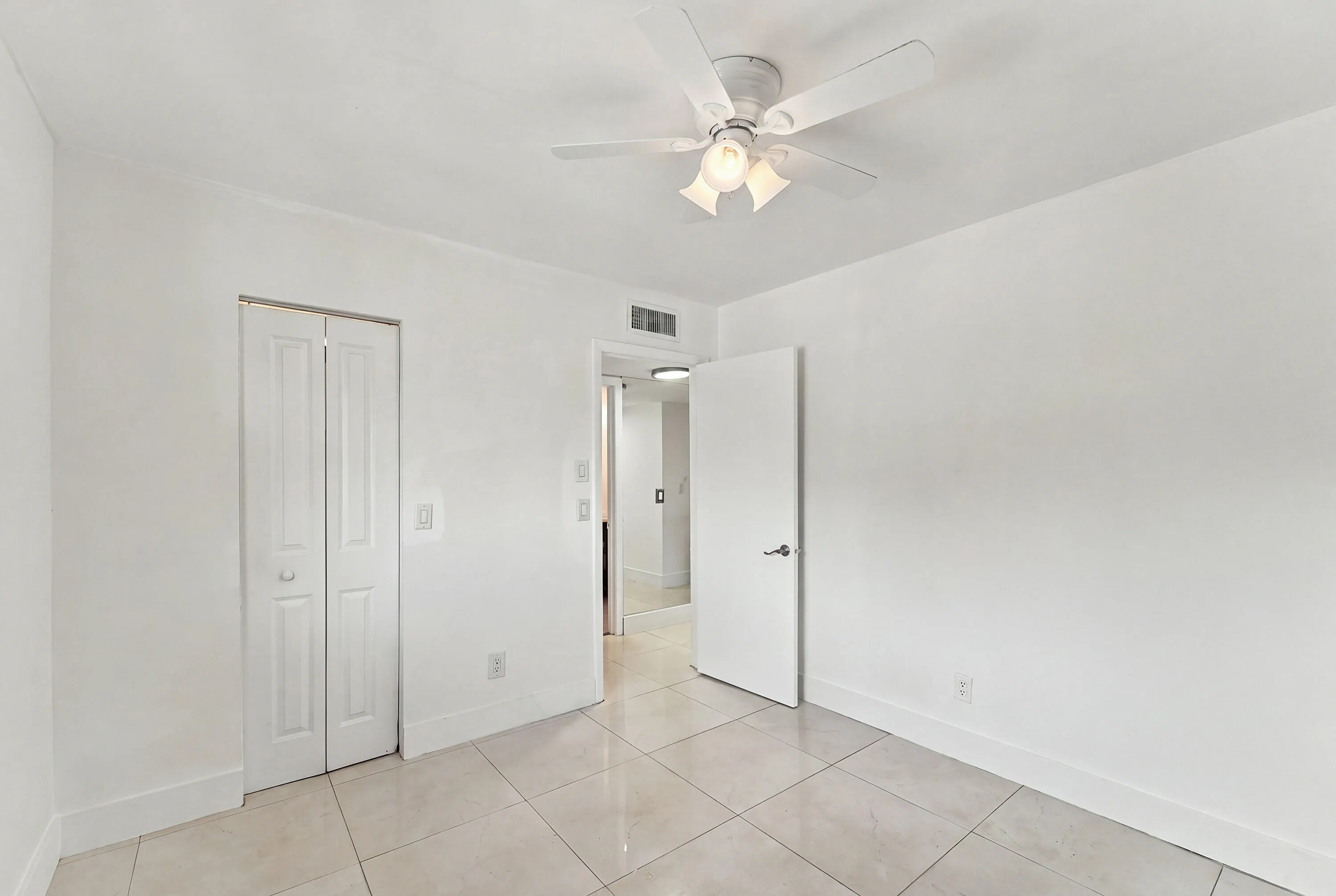 2907 NE 8TH Terrace #201