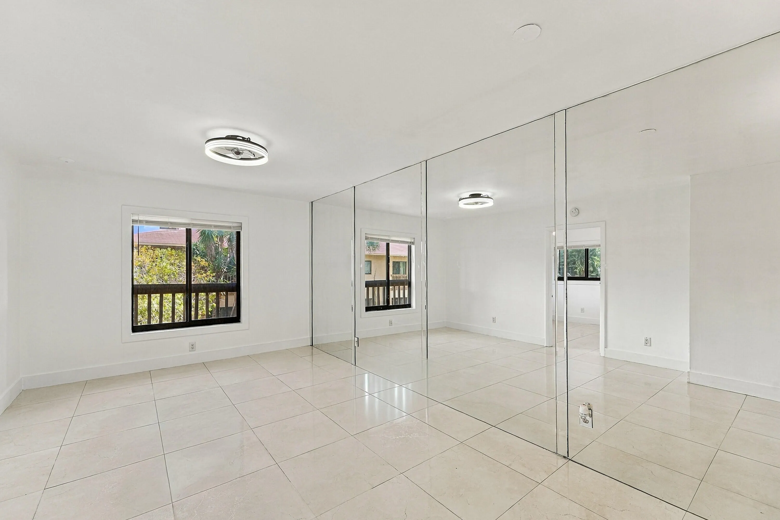2907 NE 8TH Terrace #201