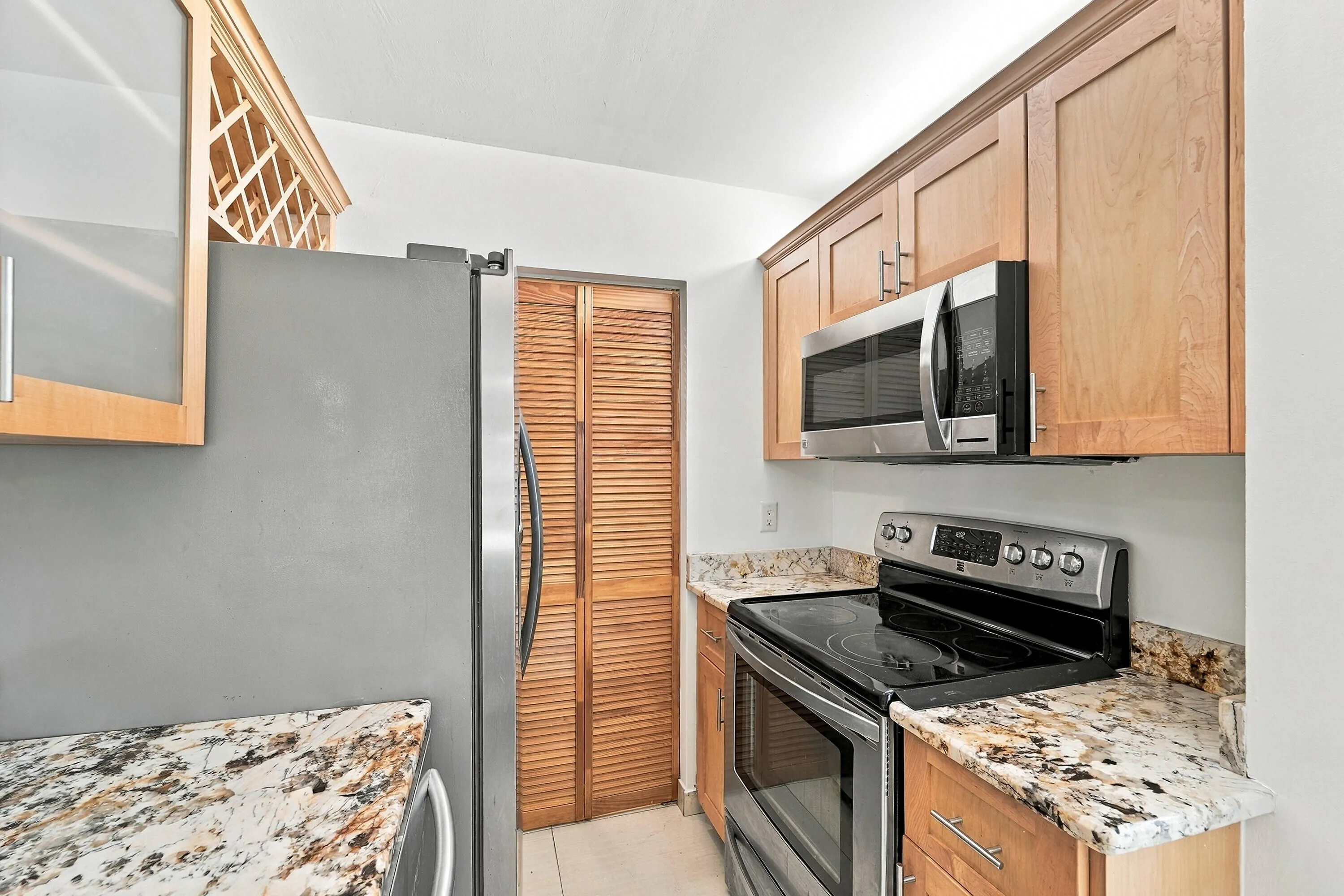 2907 NE 8TH Terrace #201